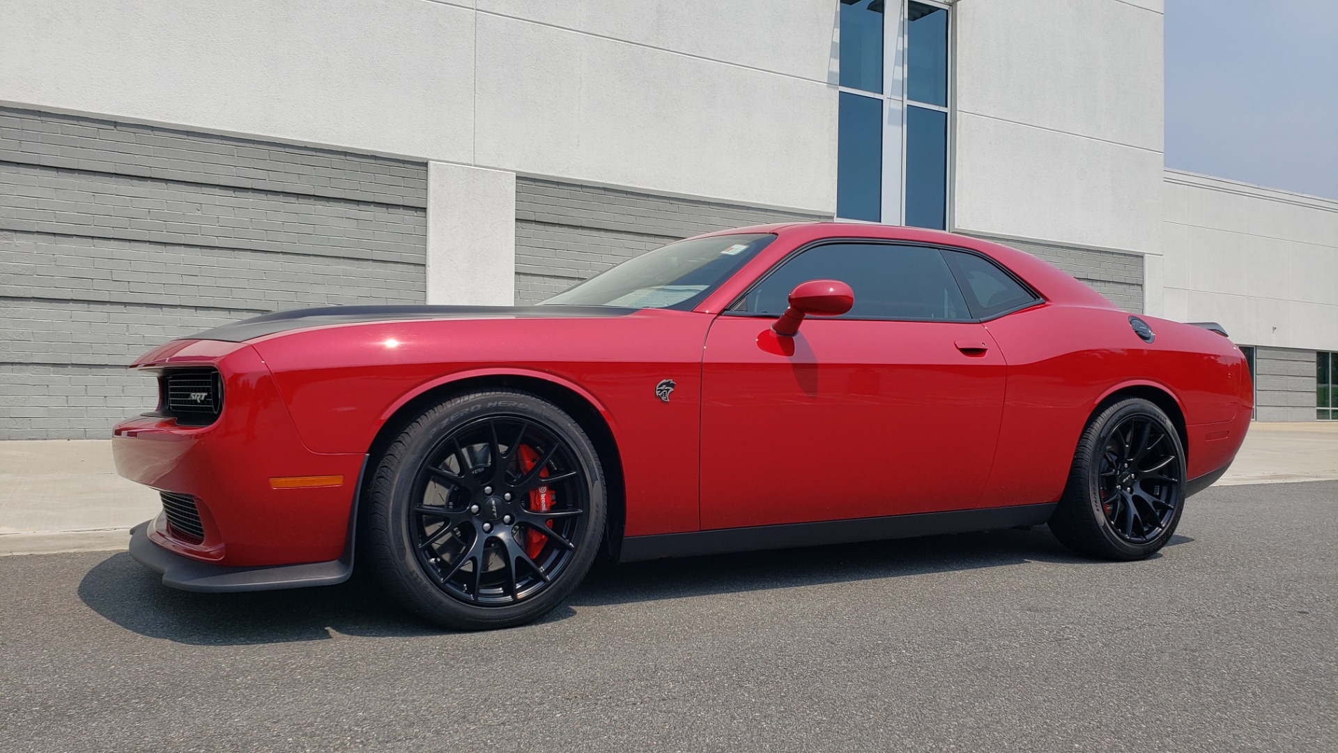 Used 2016 Dodge CHALLENGER SRT HELLCAT 707HP COUPE / AUTO / NAV / SUNROOF / H/K SND / REARVIEW for sale Sold at Formula Imports in Charlotte NC 28227 4