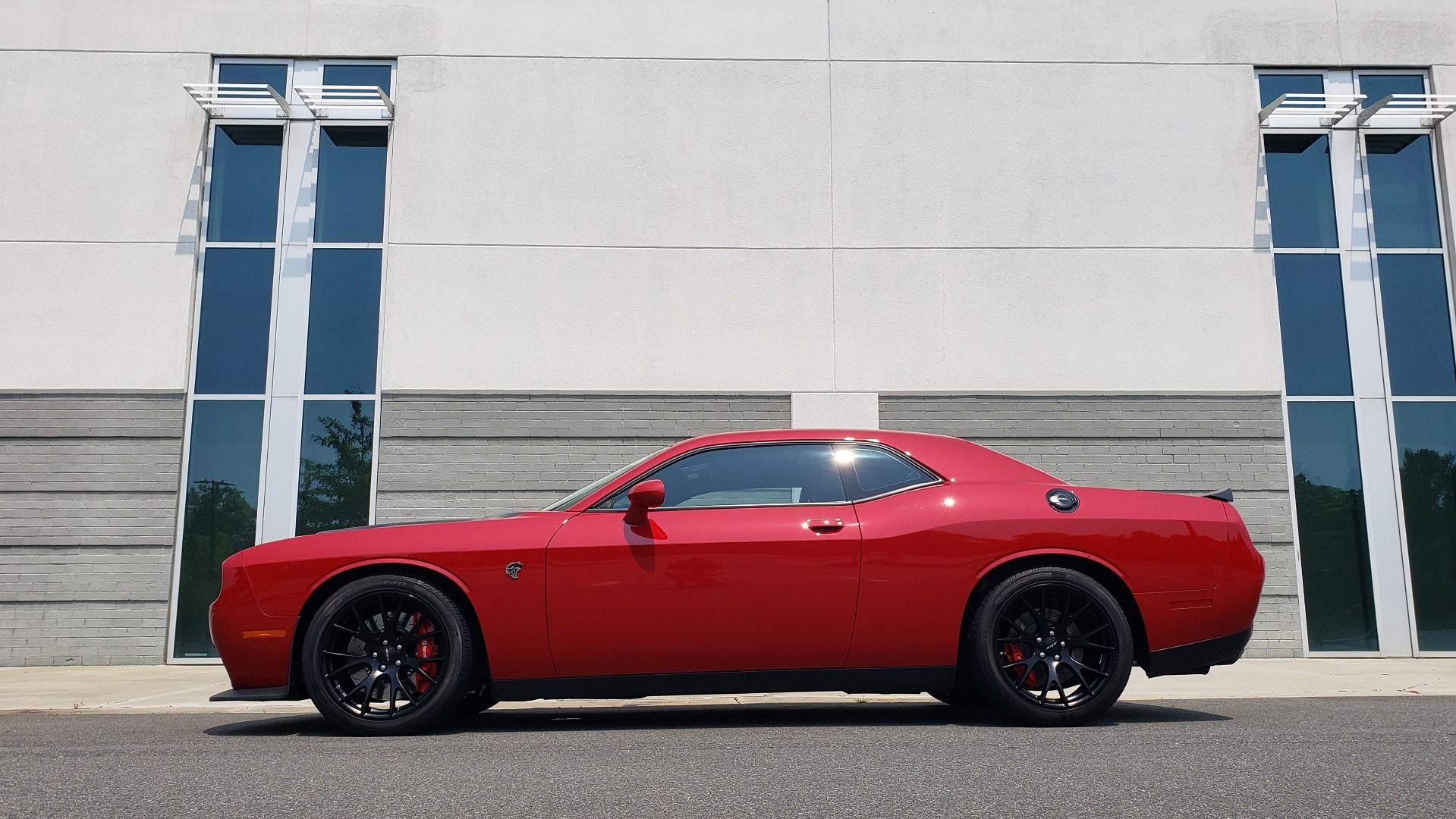 Used 2016 Dodge CHALLENGER SRT HELLCAT 707HP COUPE / AUTO / NAV / SUNROOF / H/K SND / REARVIEW for sale Sold at Formula Imports in Charlotte NC 28227 5