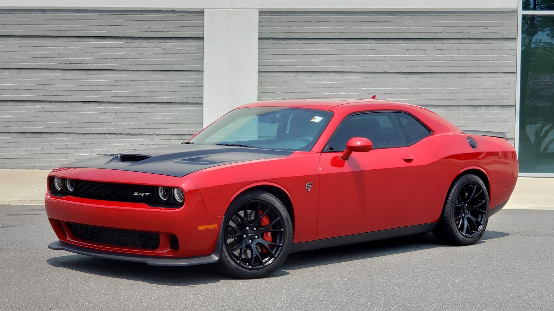 Used 2016 Dodge CHALLENGER SRT HELLCAT 707HP COUPE / AUTO / NAV / SUNROOF / H/K SND / REARVIEW for sale Sold at Formula Imports in Charlotte NC 28227 1