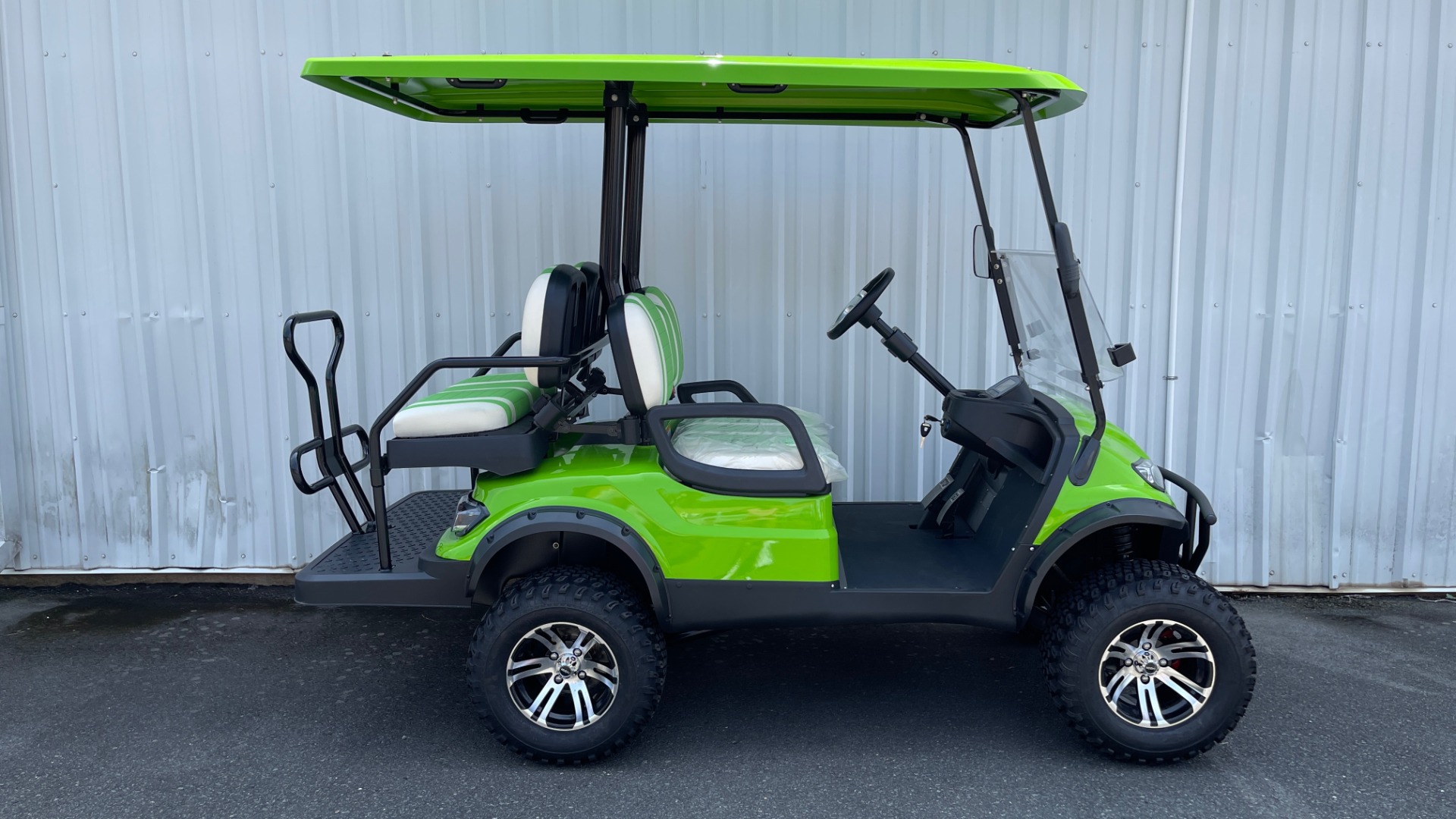 Used 2021 ICON i40L LIFTED ELECTRIC CAR / 4-PASSENGER GOLF CART / 25MPH / NEW / 1-MILE for sale Sold at Formula Imports in Charlotte NC 28227 2