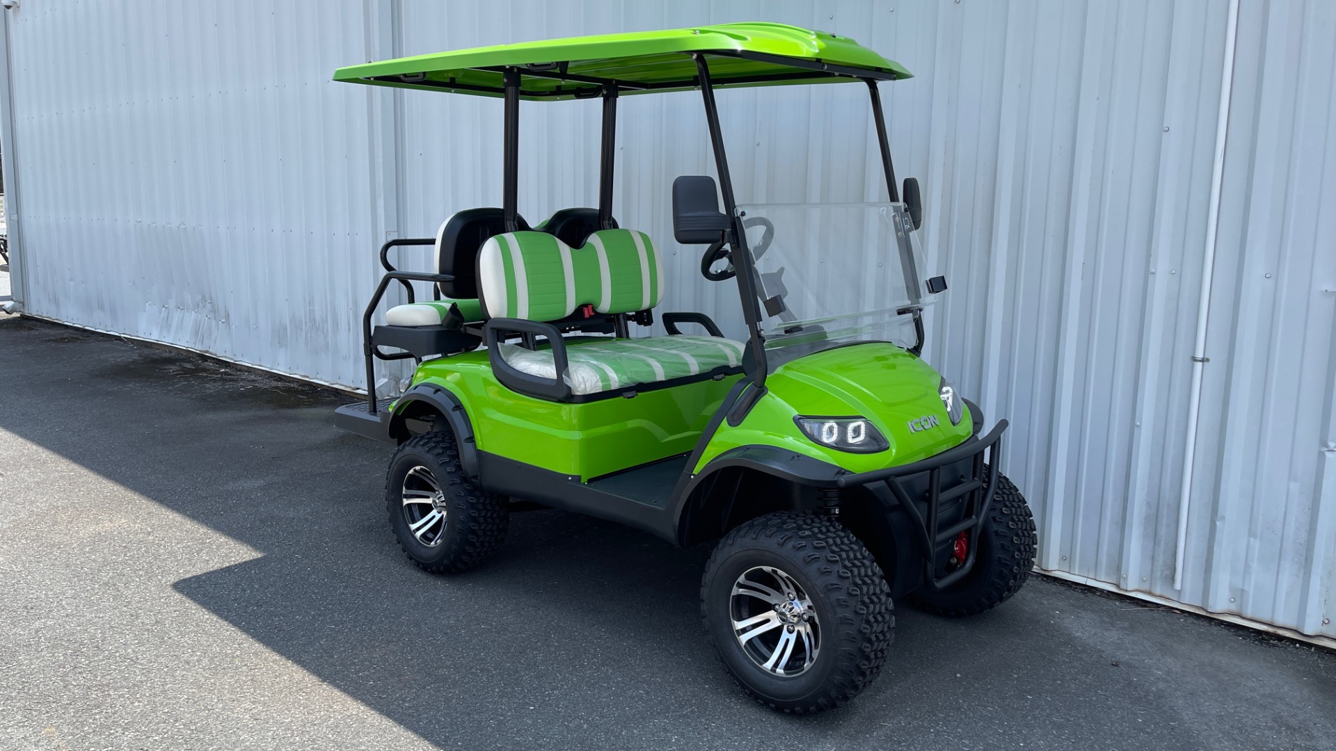 Used 2021 ICON i40L LIFTED ELECTRIC CAR / 4-PASSENGER GOLF CART / 25MPH / NEW / 1-MILE for sale Sold at Formula Imports in Charlotte NC 28227 3