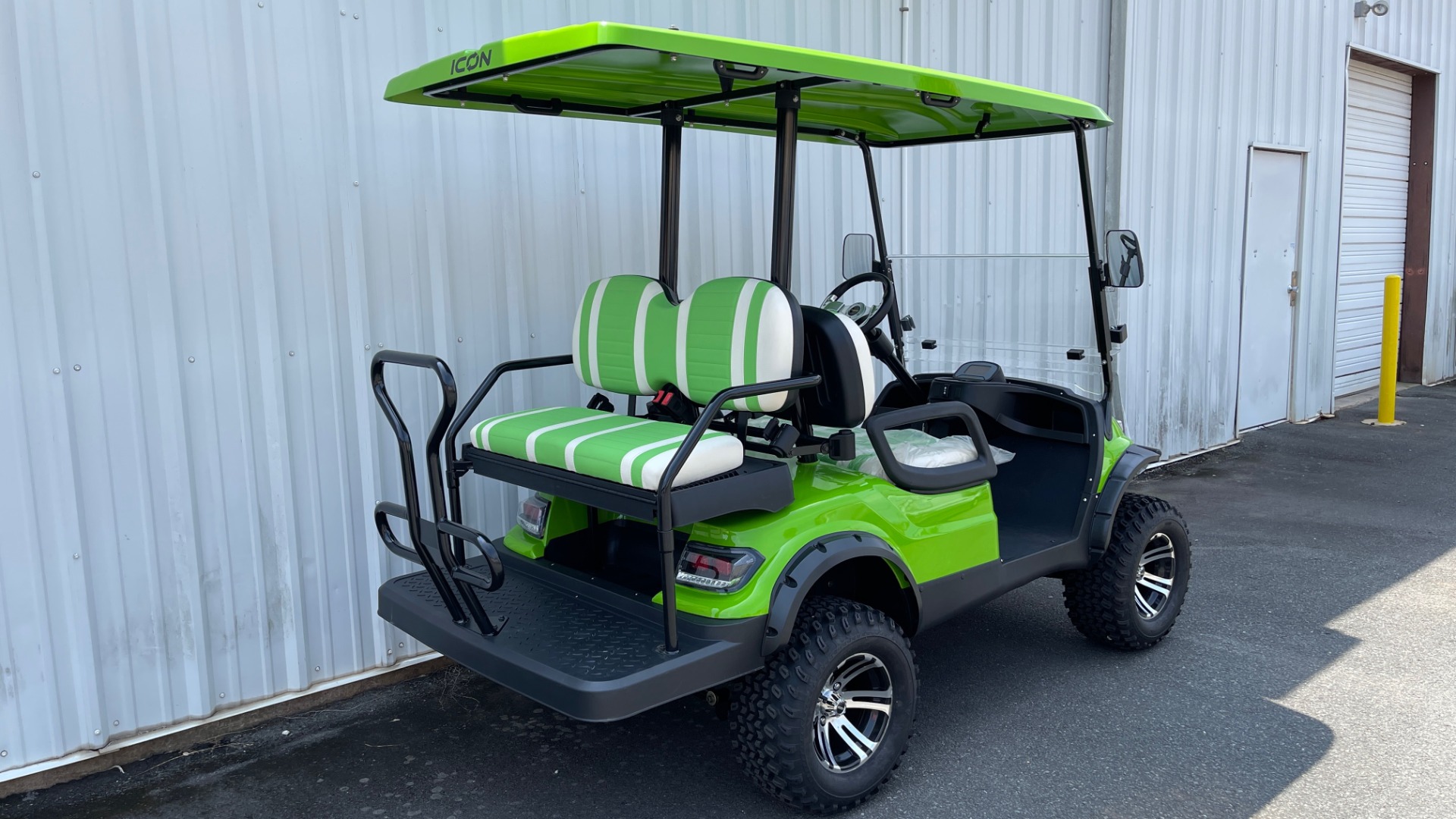Used 2021 ICON i40L LIFTED ELECTRIC CAR / 4-PASSENGER GOLF CART / 25MPH / NEW / 1-MILE for sale Sold at Formula Imports in Charlotte NC 28227 4