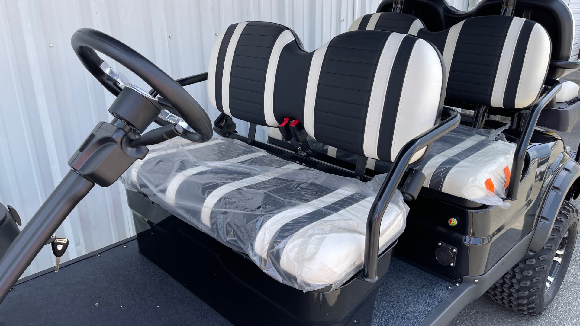 Used 2021 ICON i60L LIFTED ELECTRIC CAR / 6-PASSENGER GOLF CART / 25MPH / NEW / 1-MILE for sale Sold at Formula Imports in Charlotte NC 28227 24