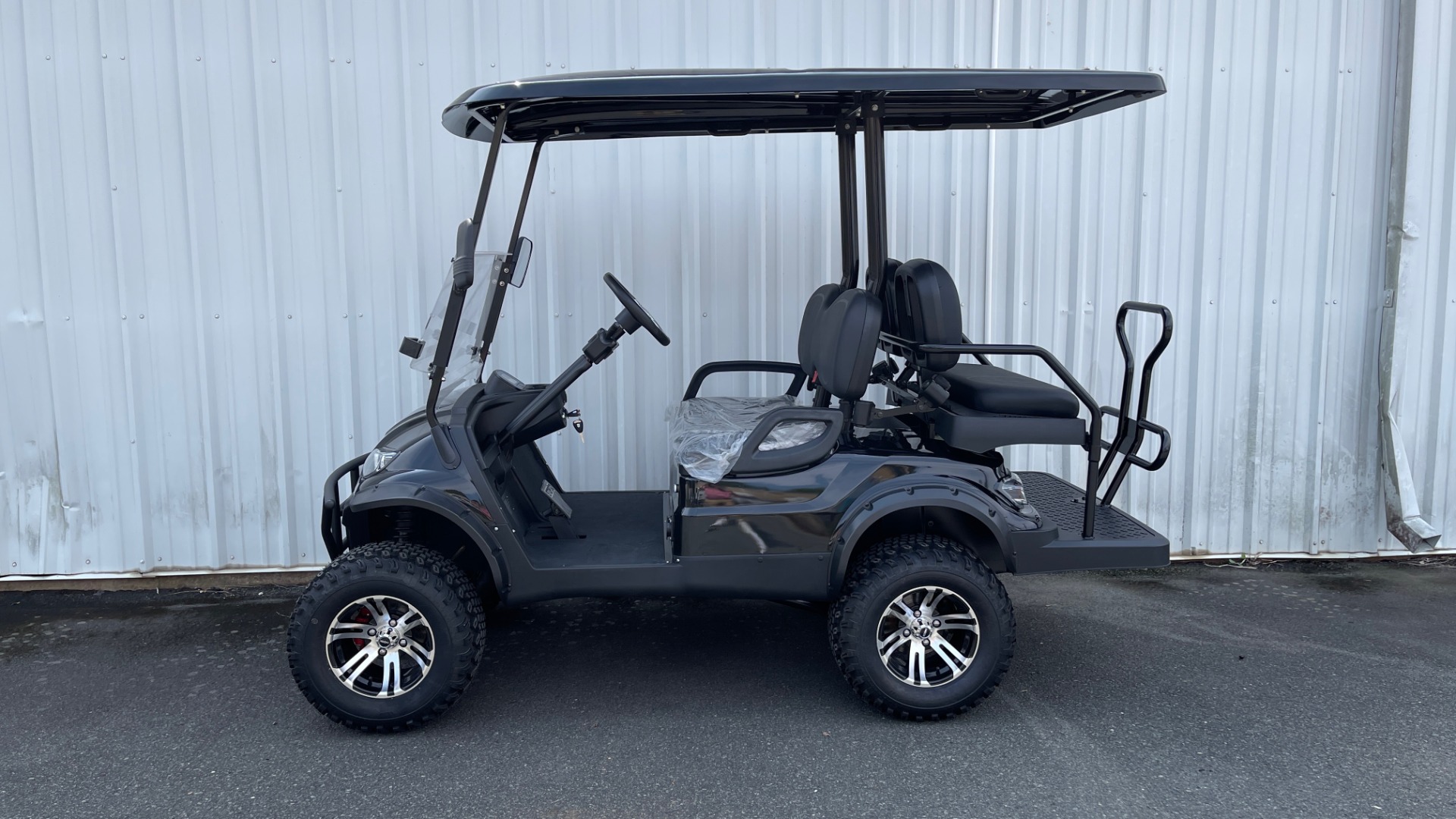 Used 2021 ICON i40L LIFTED ELECTRIC CAR / 4-PASSENGER GOLF CART / 25MPH / NEW / 1-MILE for sale Sold at Formula Imports in Charlotte NC 28227 5