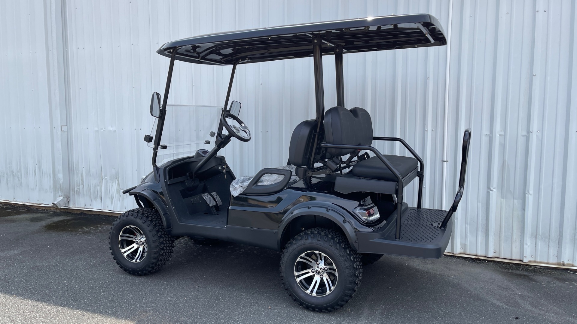 Used 2021 ICON i40L LIFTED ELECTRIC CAR / 4-PASSENGER GOLF CART / 25MPH / NEW / 1-MILE for sale Sold at Formula Imports in Charlotte NC 28227 6