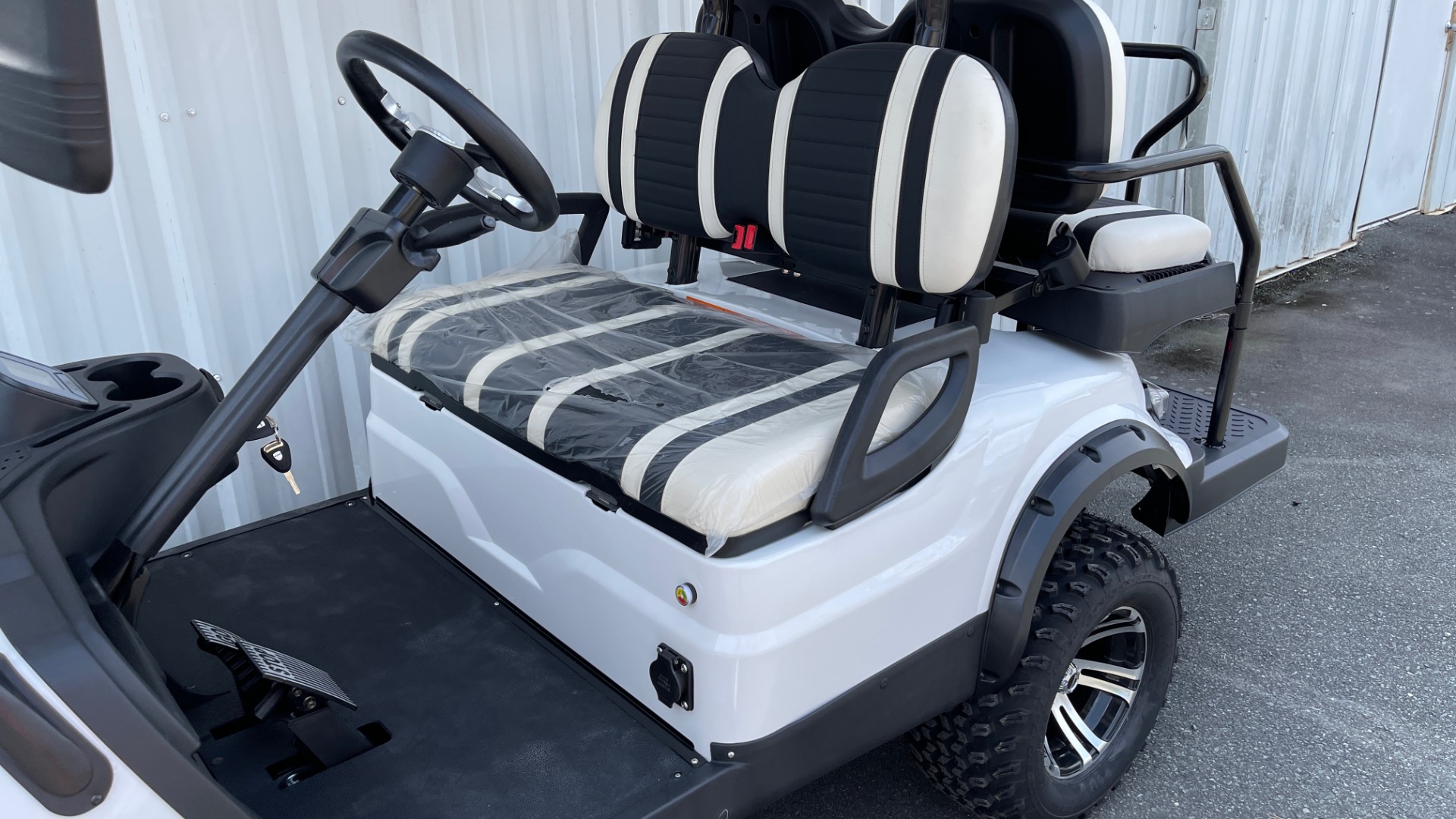 Used 2021 ICON i40L LIFTED ELECTRIC CAR / 4-PASSENGER GOLF CART / 25MPH / NEW / 1-MILE for sale Sold at Formula Imports in Charlotte NC 28227 16