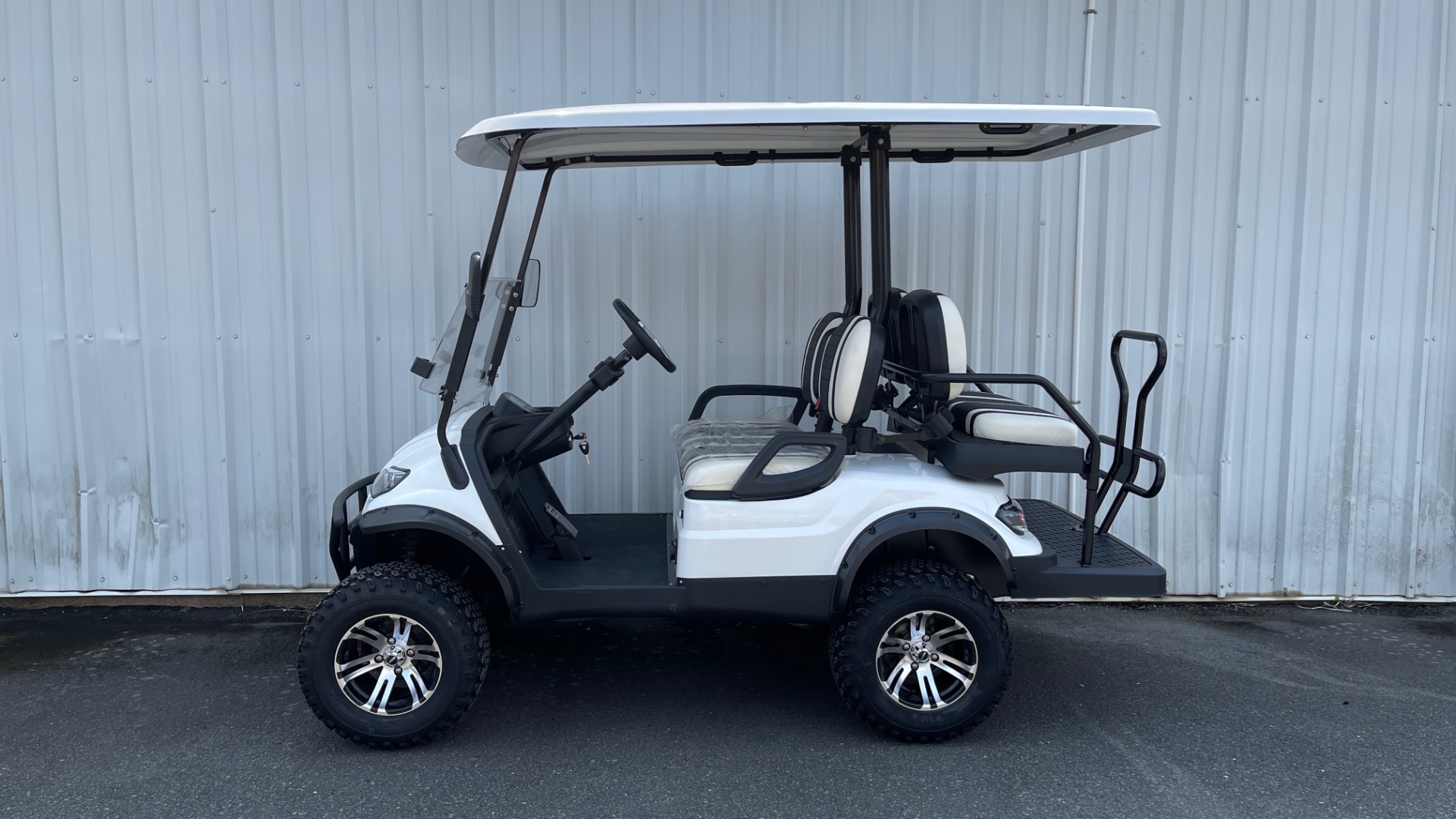 Used 2021 ICON i40L LIFTED ELECTRIC CAR / 4-PASSENGER GOLF CART / 25MPH / NEW / 1-MILE for sale Sold at Formula Imports in Charlotte NC 28227 3