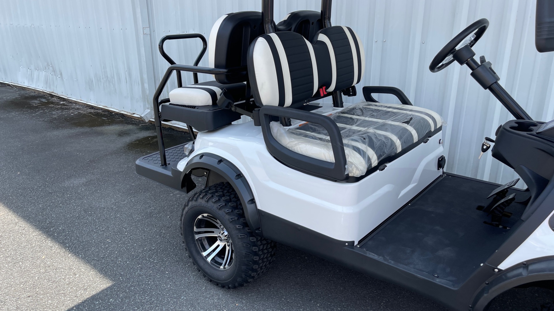Used 2021 ICON i40L LIFTED ELECTRIC CAR / 4-PASSENGER GOLF CART / 25MPH / NEW / 1-MILE for sale Sold at Formula Imports in Charlotte NC 28227 33
