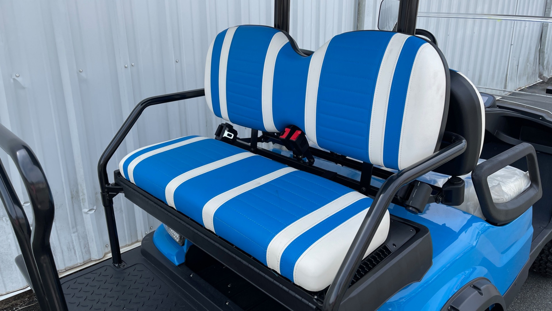 Used 2021 ICON i40L LIFTED ELECTRIC CAR / 4-PASSENGER GOLF CART / 25MPH / NEW / 1-MILE for sale Sold at Formula Imports in Charlotte NC 28227 4