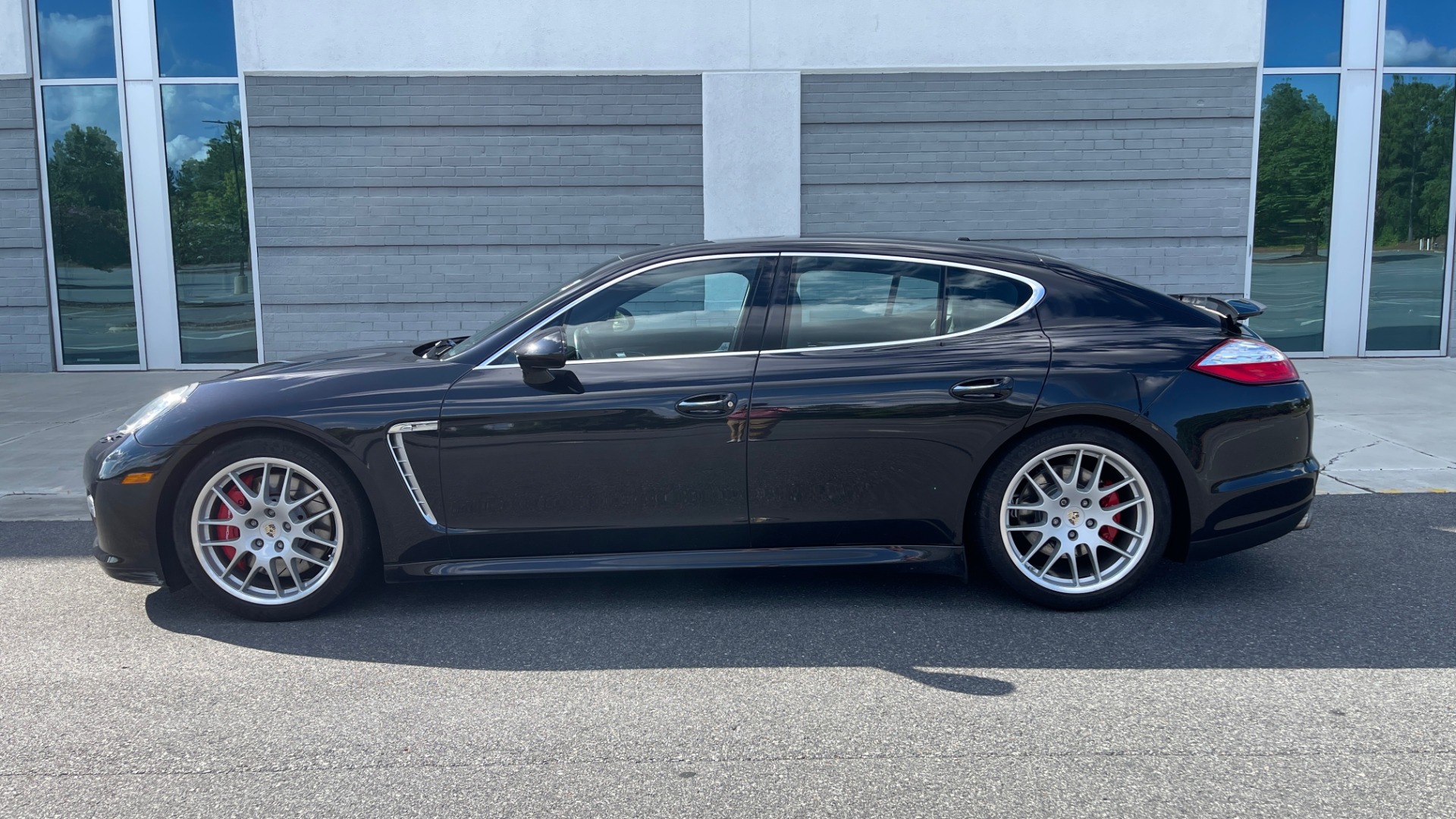 Used 2010 Porsche PANAMERA 4DR HB TURBO / SPORT CHRONO / BURMESTER / AUTO CLIMATE CONTROL for sale Sold at Formula Imports in Charlotte NC 28227 4