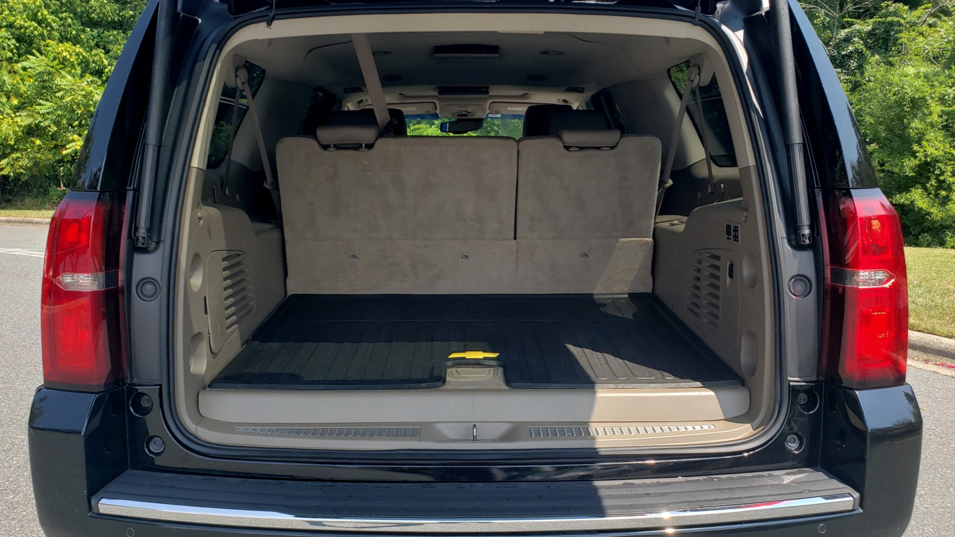 Used 2015 Chevrolet SURBURBAN LTZ 4WD / NAV / SUNROOF / 3-ROW / ENTERTAINMENT / REARVIEW for sale Sold at Formula Imports in Charlotte NC 28227 10