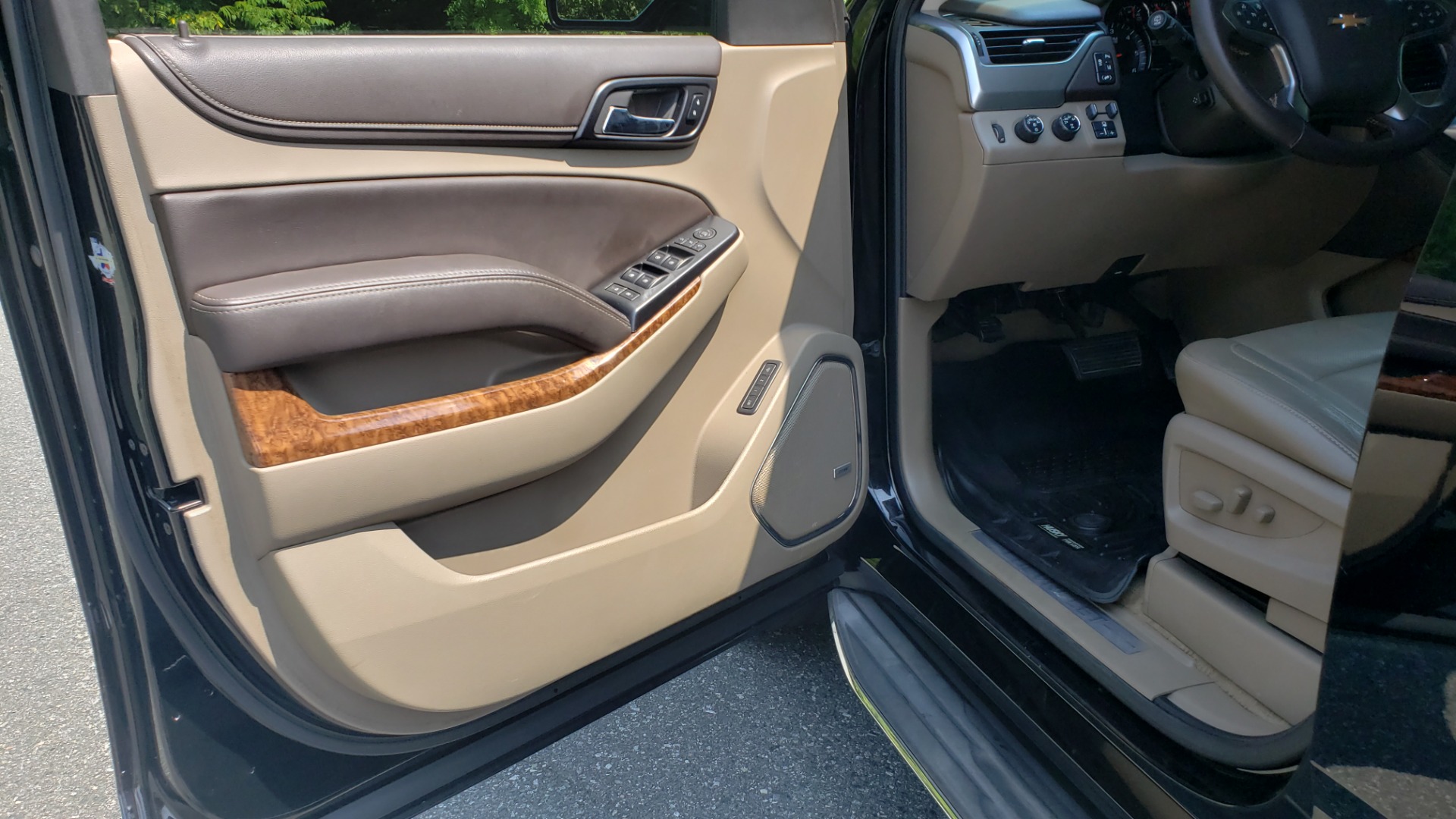 Used 2015 Chevrolet SURBURBAN LTZ 4WD / NAV / SUNROOF / 3-ROW / ENTERTAINMENT / REARVIEW for sale Sold at Formula Imports in Charlotte NC 28227 15