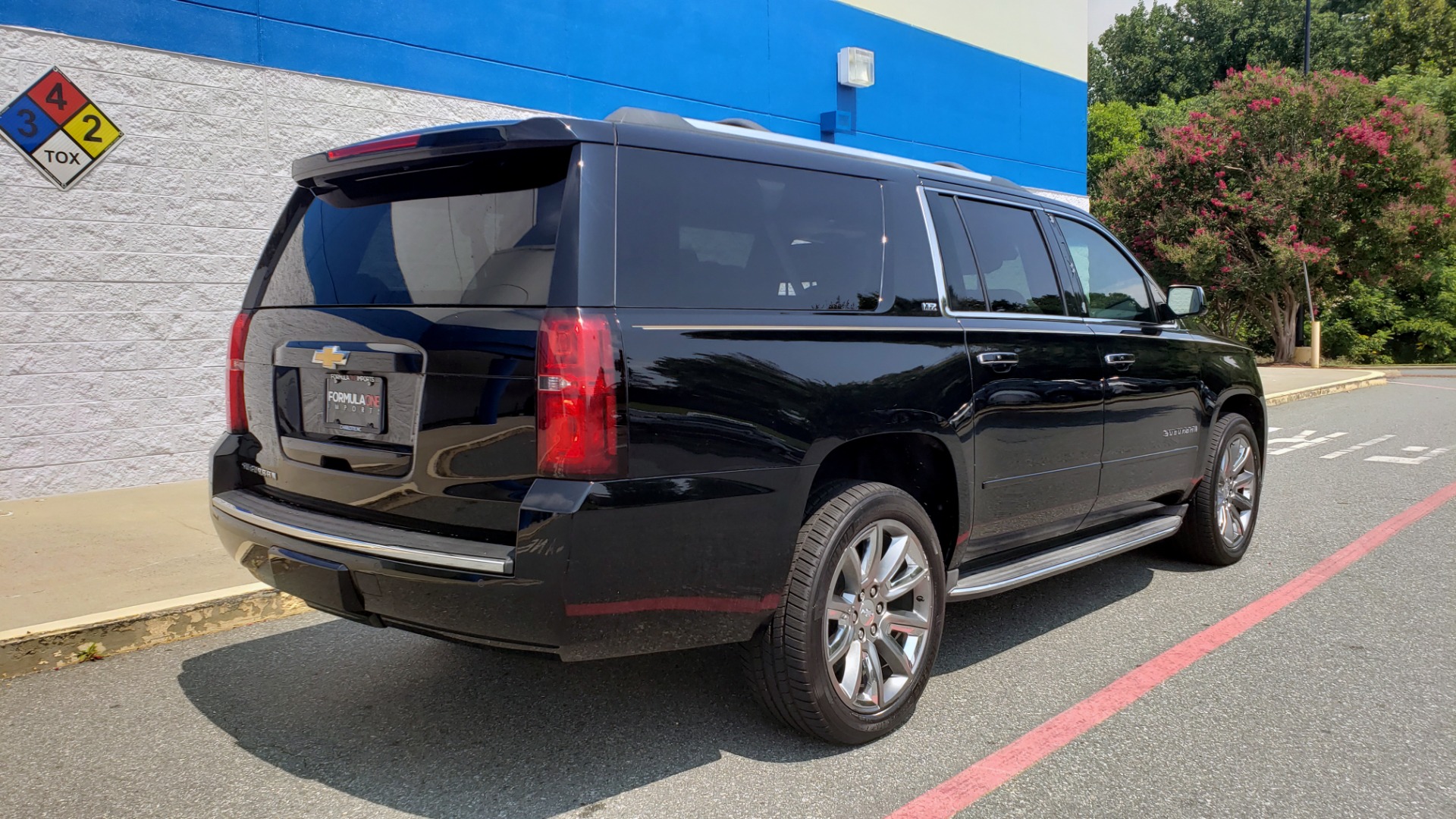 Used 2015 Chevrolet SURBURBAN LTZ 4WD / NAV / SUNROOF / 3-ROW / ENTERTAINMENT / REARVIEW for sale Sold at Formula Imports in Charlotte NC 28227 2