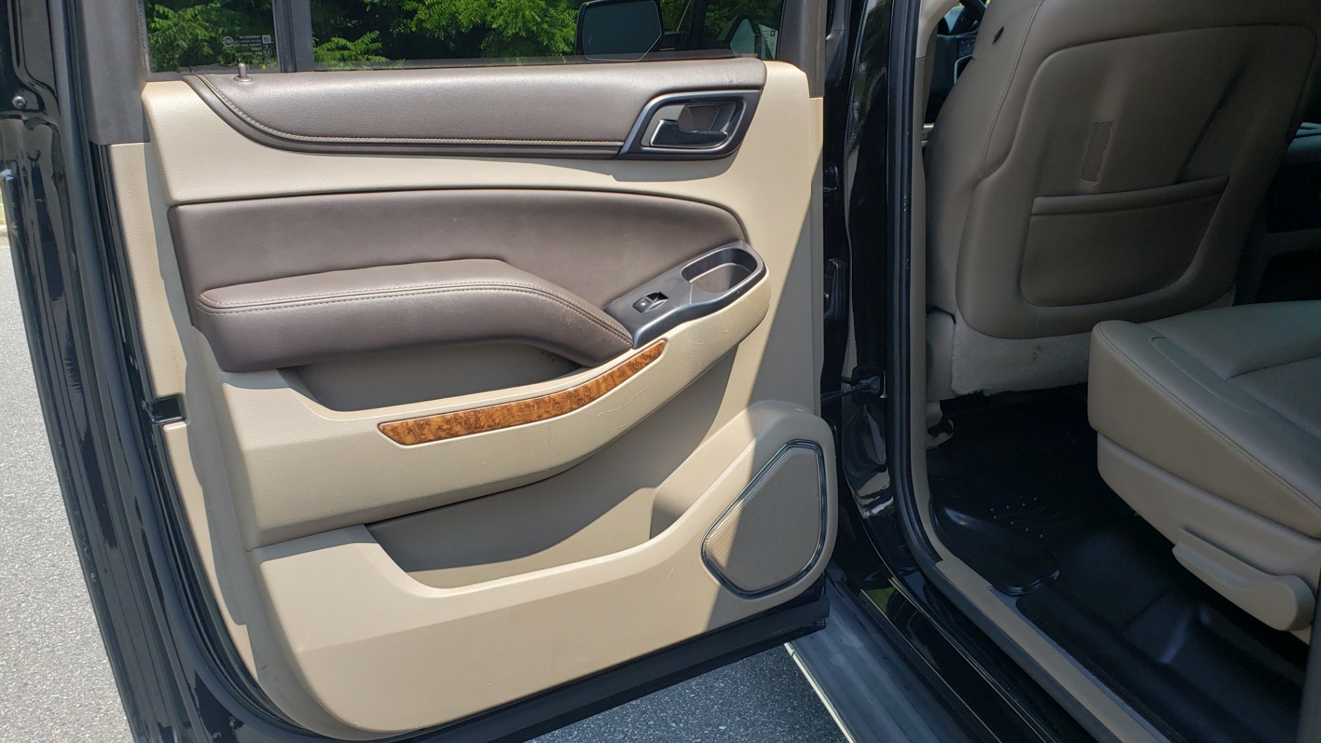 Used 2015 Chevrolet SURBURBAN LTZ 4WD / NAV / SUNROOF / 3-ROW / ENTERTAINMENT / REARVIEW for sale Sold at Formula Imports in Charlotte NC 28227 36