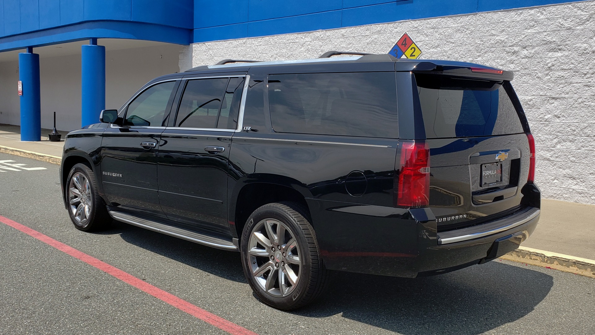 Used 2015 Chevrolet SURBURBAN LTZ 4WD / NAV / SUNROOF / 3-ROW / ENTERTAINMENT / REARVIEW for sale Sold at Formula Imports in Charlotte NC 28227 4