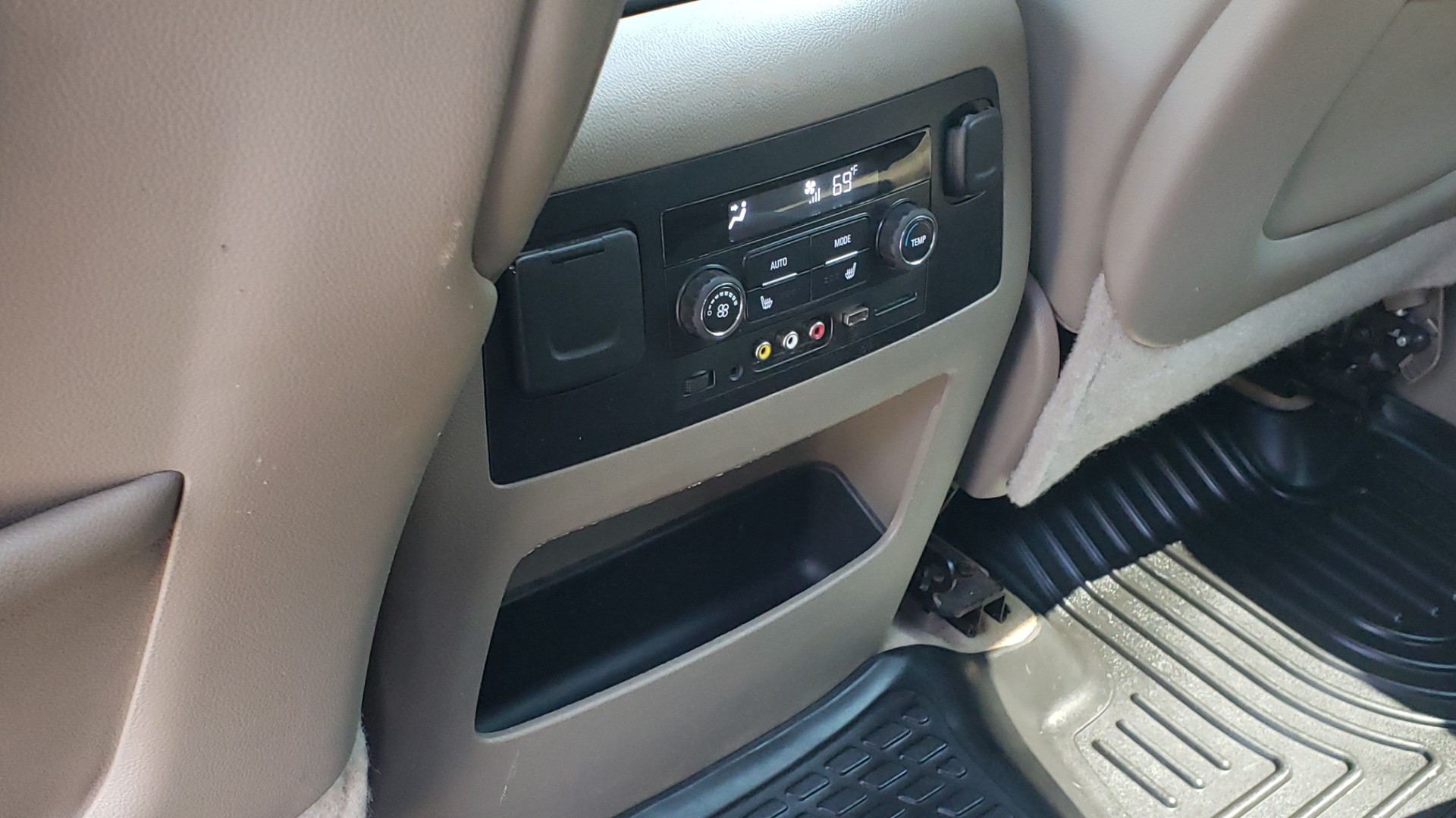 Used 2015 Chevrolet SURBURBAN LTZ 4WD / NAV / SUNROOF / 3-ROW / ENTERTAINMENT / REARVIEW for sale Sold at Formula Imports in Charlotte NC 28227 41