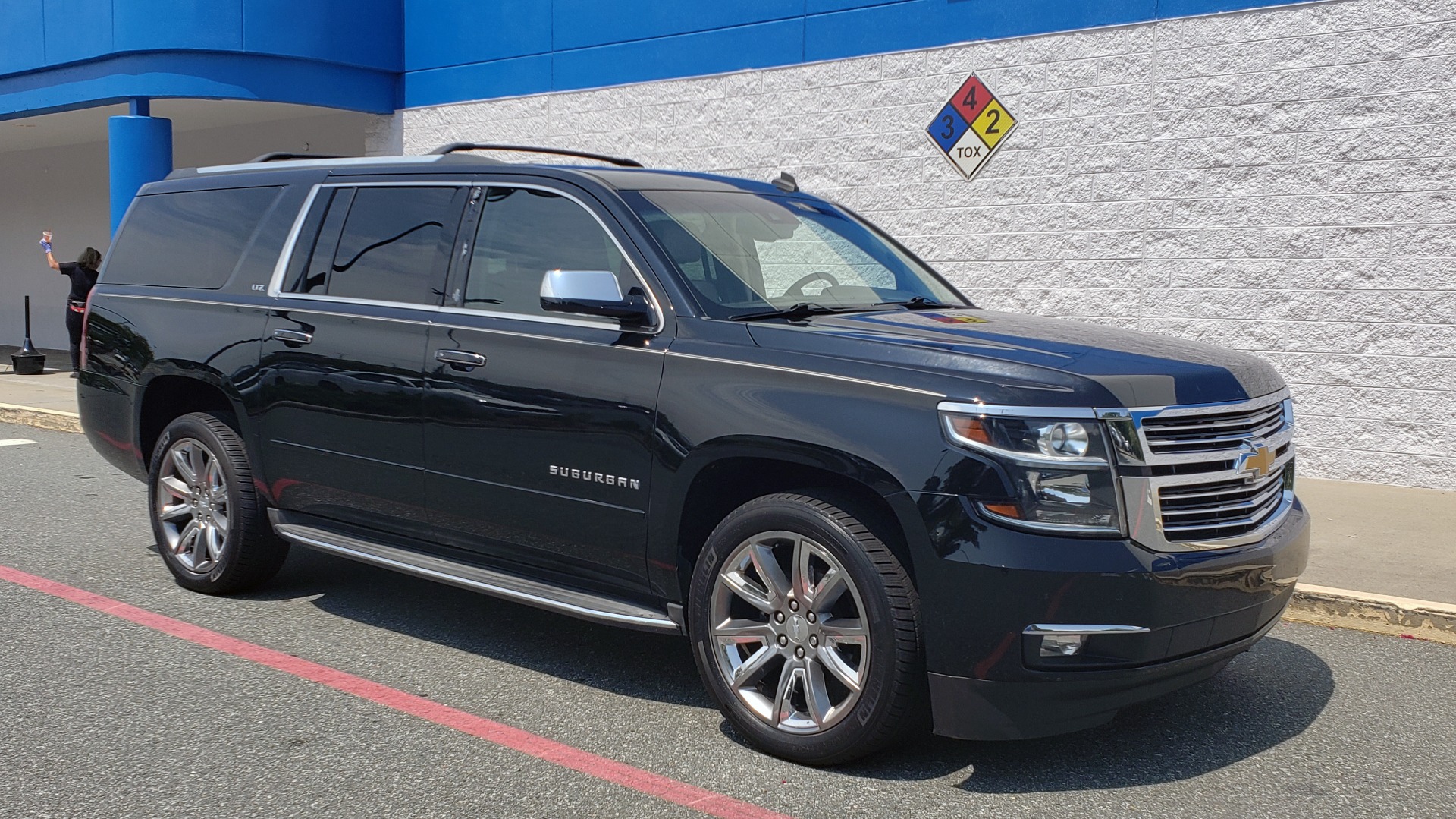 Used 2015 Chevrolet SURBURBAN LTZ 4WD / NAV / SUNROOF / 3-ROW / ENTERTAINMENT / REARVIEW for sale Sold at Formula Imports in Charlotte NC 28227 5