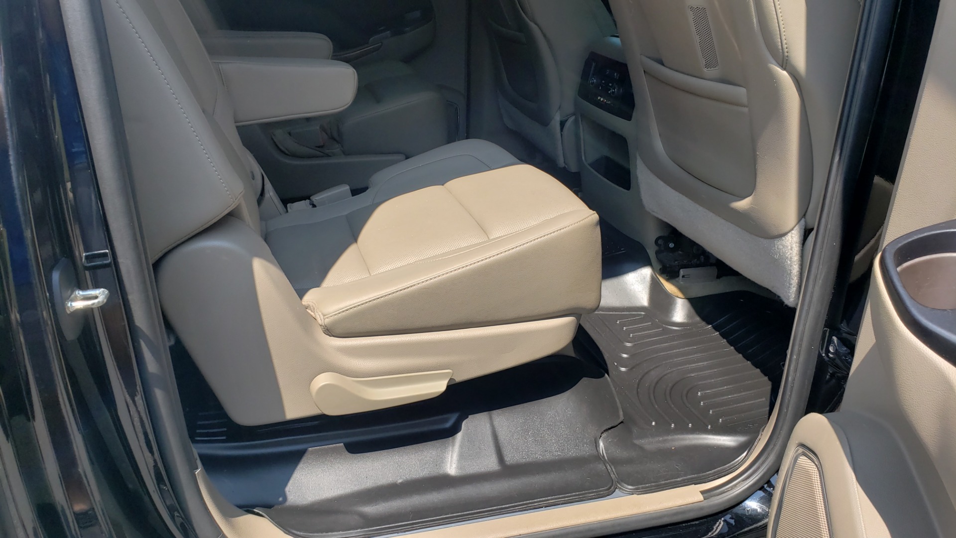 Used 2015 Chevrolet SURBURBAN LTZ 4WD / NAV / SUNROOF / 3-ROW / ENTERTAINMENT / REARVIEW for sale Sold at Formula Imports in Charlotte NC 28227 51
