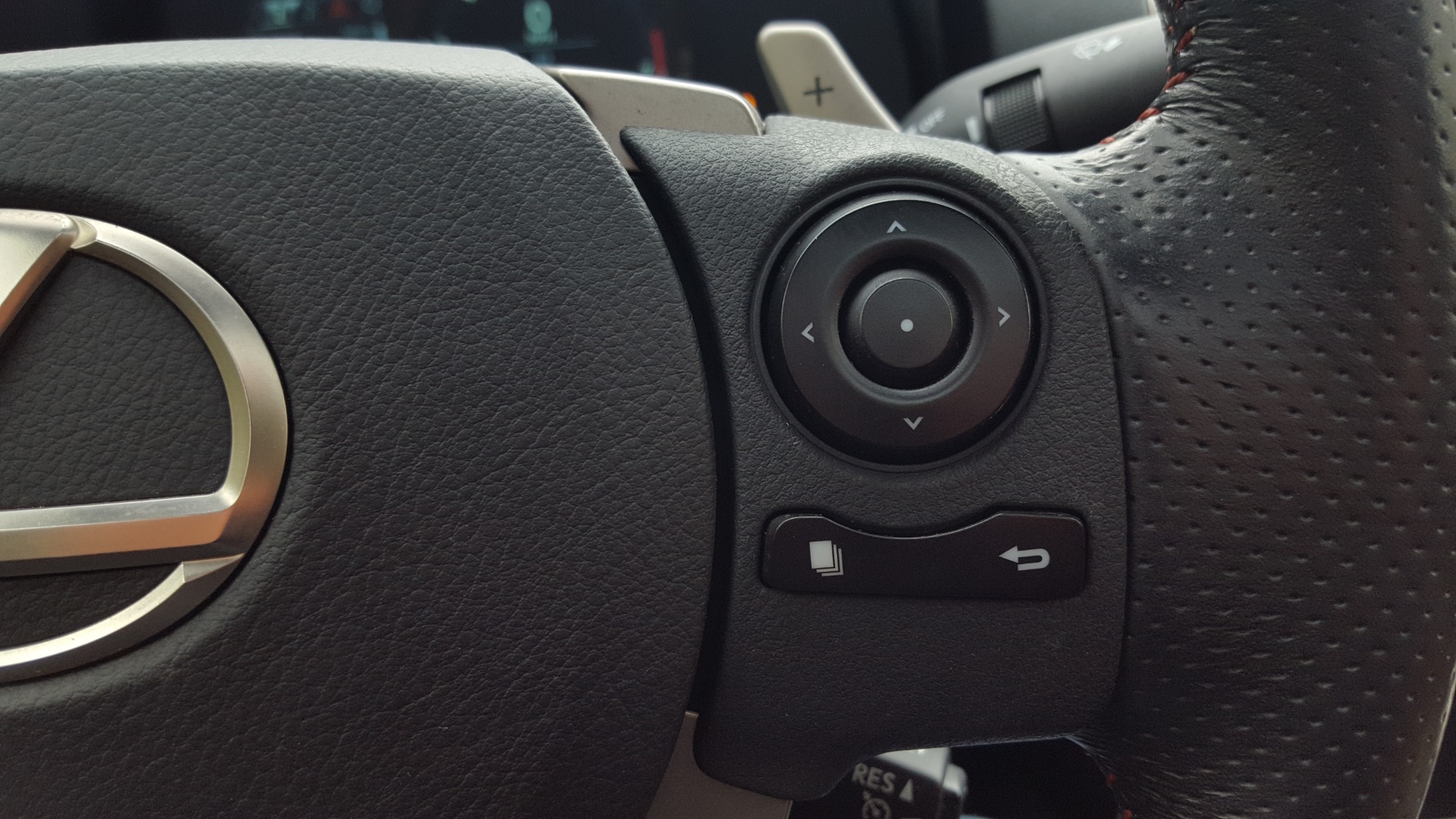 Used 2014 Lexus IS 250 F-SPORT SEDAN / BLIND SPOT MONITOR / REARVIEW / 18IN WHEELS for sale Sold at Formula Imports in Charlotte NC 28227 47