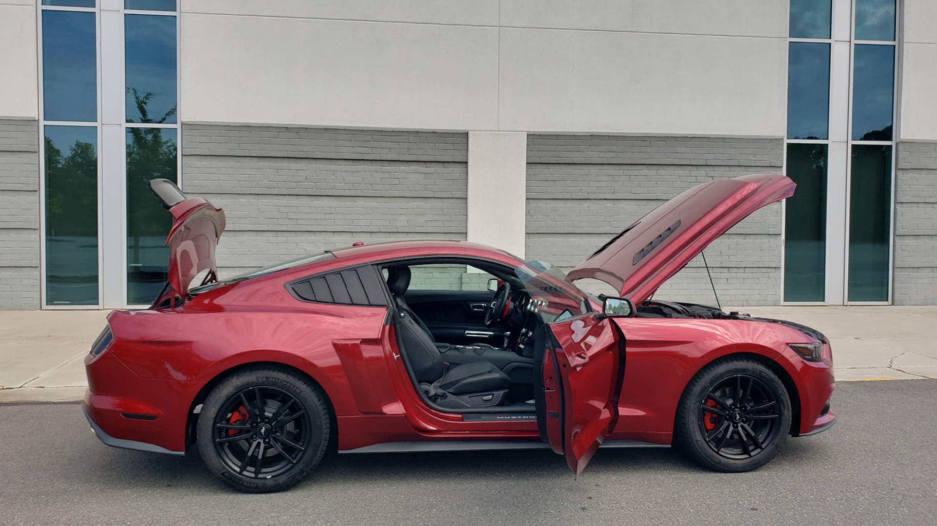 Used 2015 Ford MUSTANG ECOBOOST PREMIUM COUPE / 2.3L TURBO / AUTO / SYNC / DUAL-ZONE A/C for sale Sold at Formula Imports in Charlotte NC 28227 13