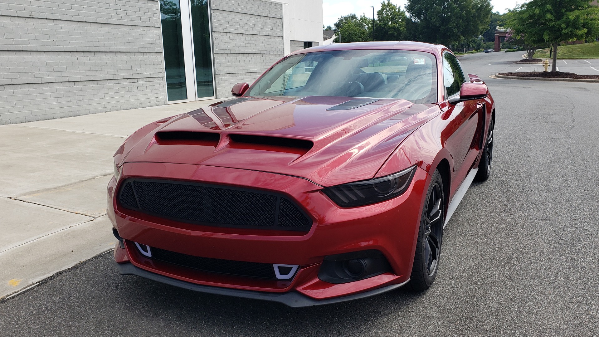 Used 2015 Ford MUSTANG ECOBOOST PREMIUM COUPE / 2.3L TURBO / AUTO / SYNC / DUAL-ZONE A/C for sale Sold at Formula Imports in Charlotte NC 28227 3