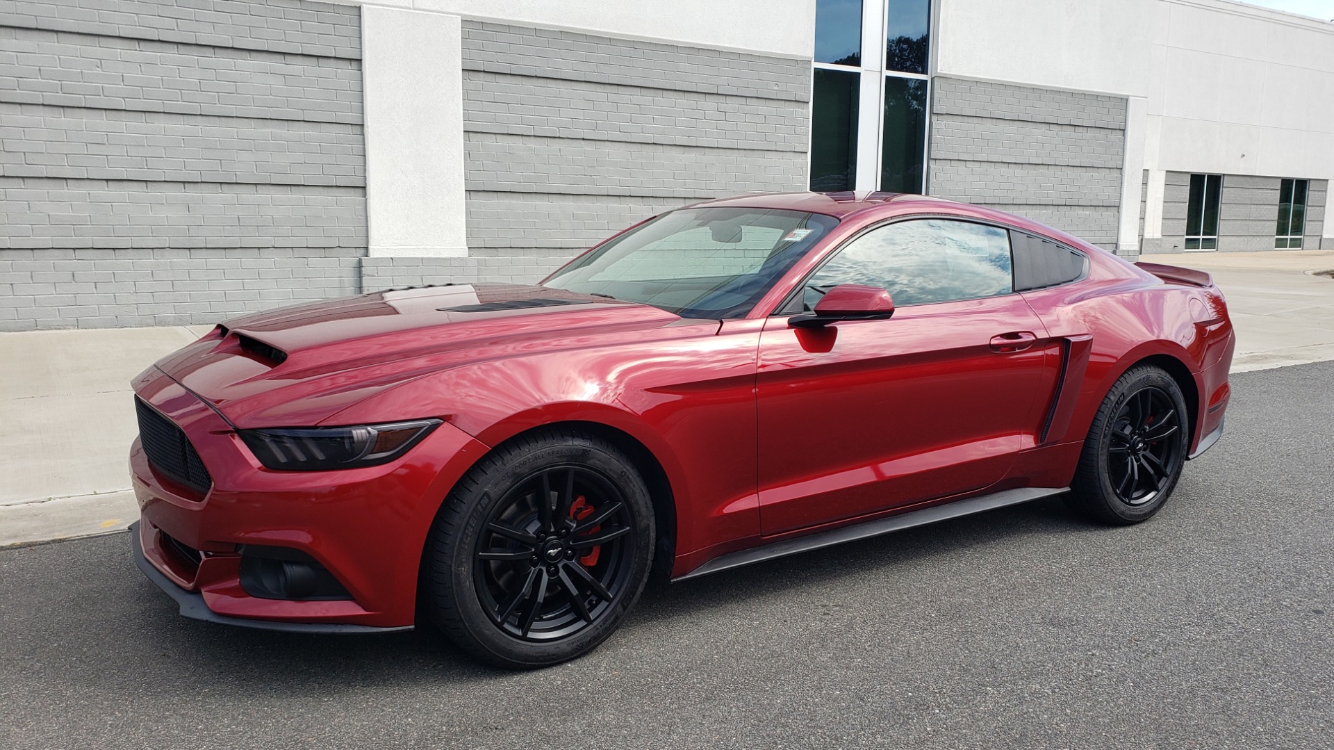 Used 2015 Ford MUSTANG ECOBOOST PREMIUM COUPE / 2.3L TURBO / AUTO / SYNC / DUAL-ZONE A/C for sale Sold at Formula Imports in Charlotte NC 28227 4