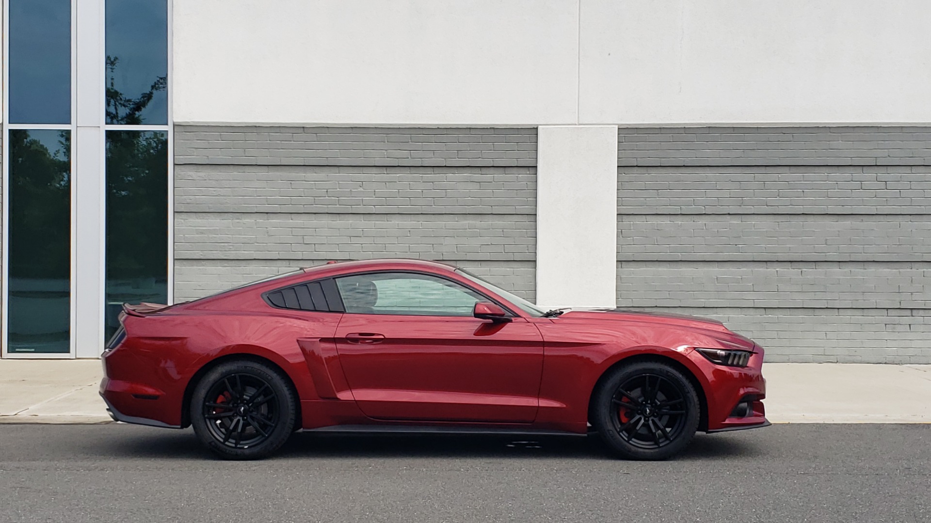 Used 2015 Ford MUSTANG ECOBOOST PREMIUM COUPE / 2.3L TURBO / AUTO / SYNC / DUAL-ZONE A/C for sale Sold at Formula Imports in Charlotte NC 28227 8