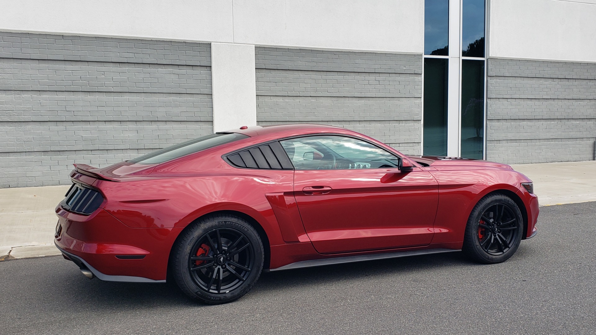 Used 2015 Ford MUSTANG ECOBOOST PREMIUM COUPE / 2.3L TURBO / AUTO / SYNC / DUAL-ZONE A/C for sale Sold at Formula Imports in Charlotte NC 28227 9