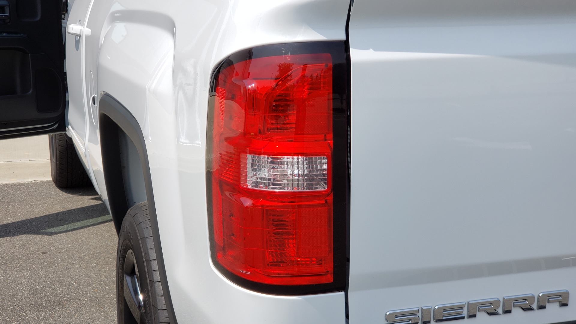 Used 2018 GMC SIERRA 1500 4WD DOUBLECAB / 143.5IN / 5.3L V8 / 6-SPD AUTO / REARVIEW for sale Sold at Formula Imports in Charlotte NC 28227 28