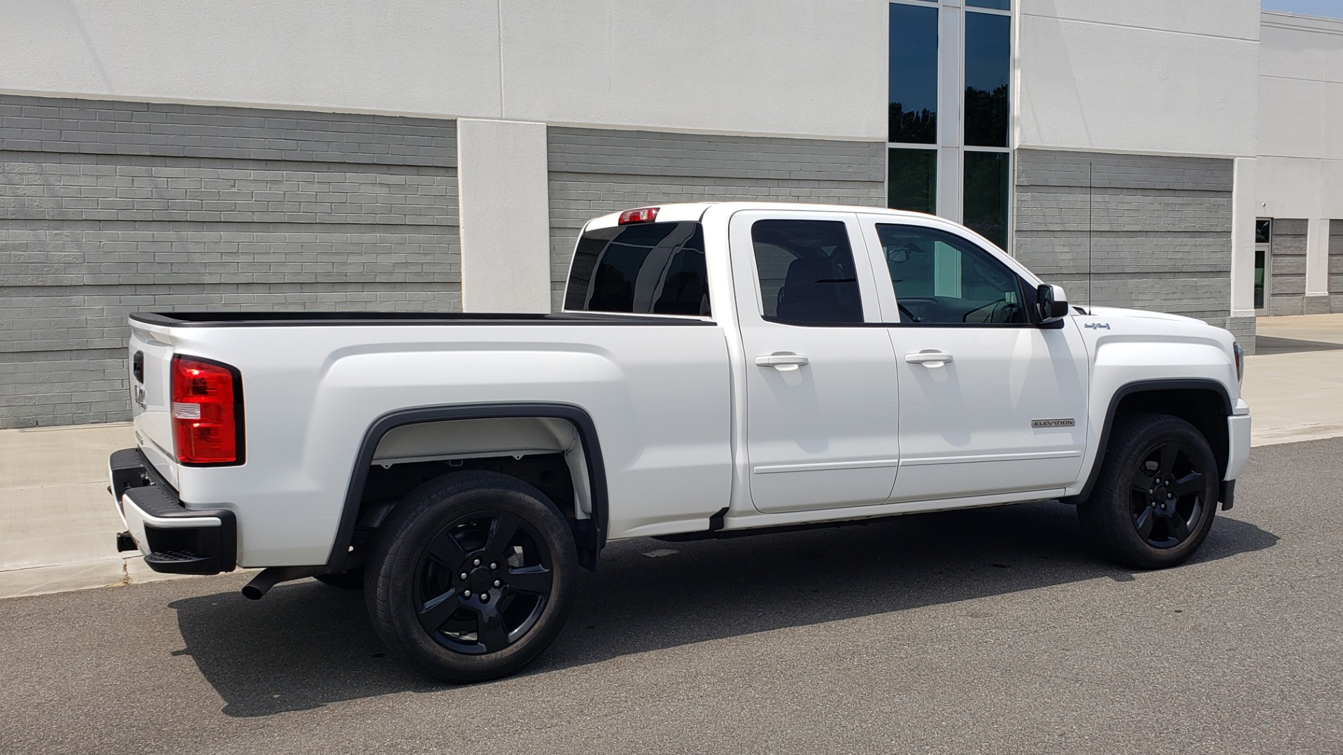 Used 2018 GMC SIERRA 1500 4WD DOUBLECAB / 143.5IN / 5.3L V8 / 6-SPD AUTO / REARVIEW for sale Sold at Formula Imports in Charlotte NC 28227 5