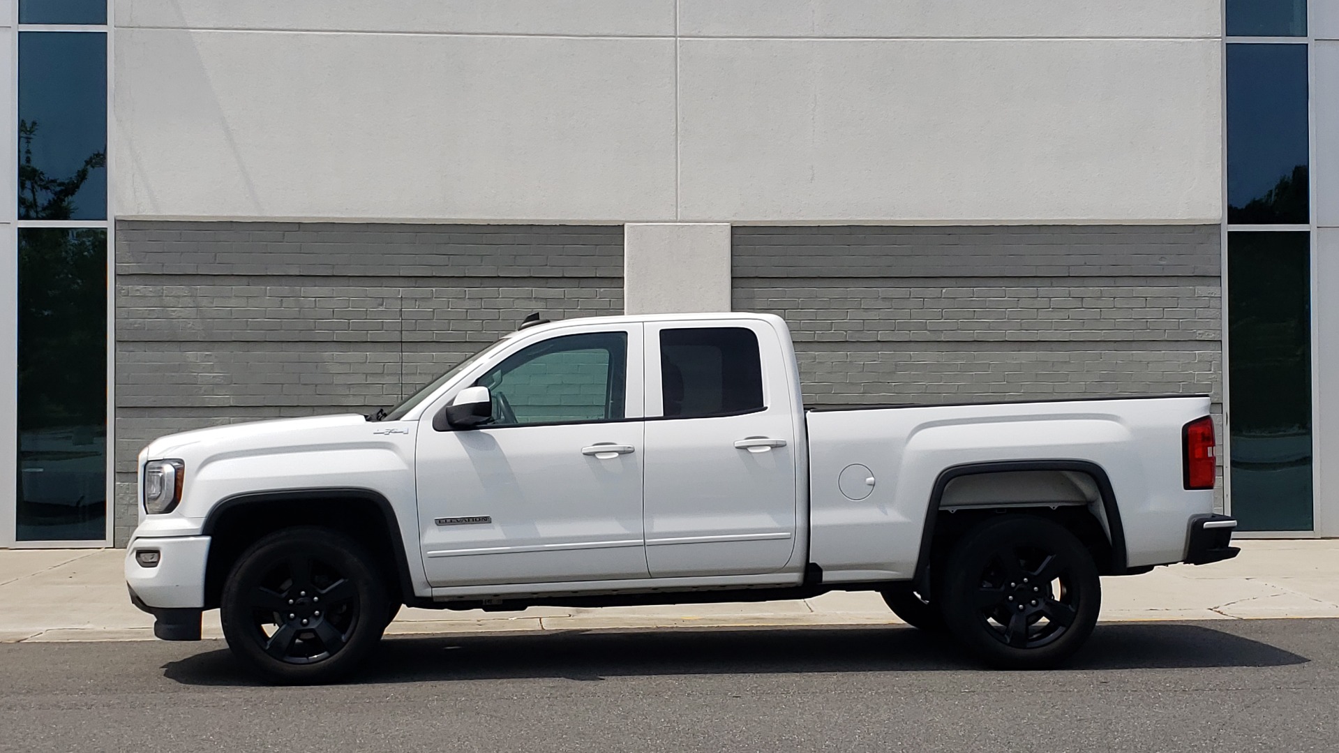 Used 2018 GMC SIERRA 1500 4WD DOUBLECAB / 143.5IN / 5.3L V8 / 6-SPD AUTO / REARVIEW for sale Sold at Formula Imports in Charlotte NC 28227 6