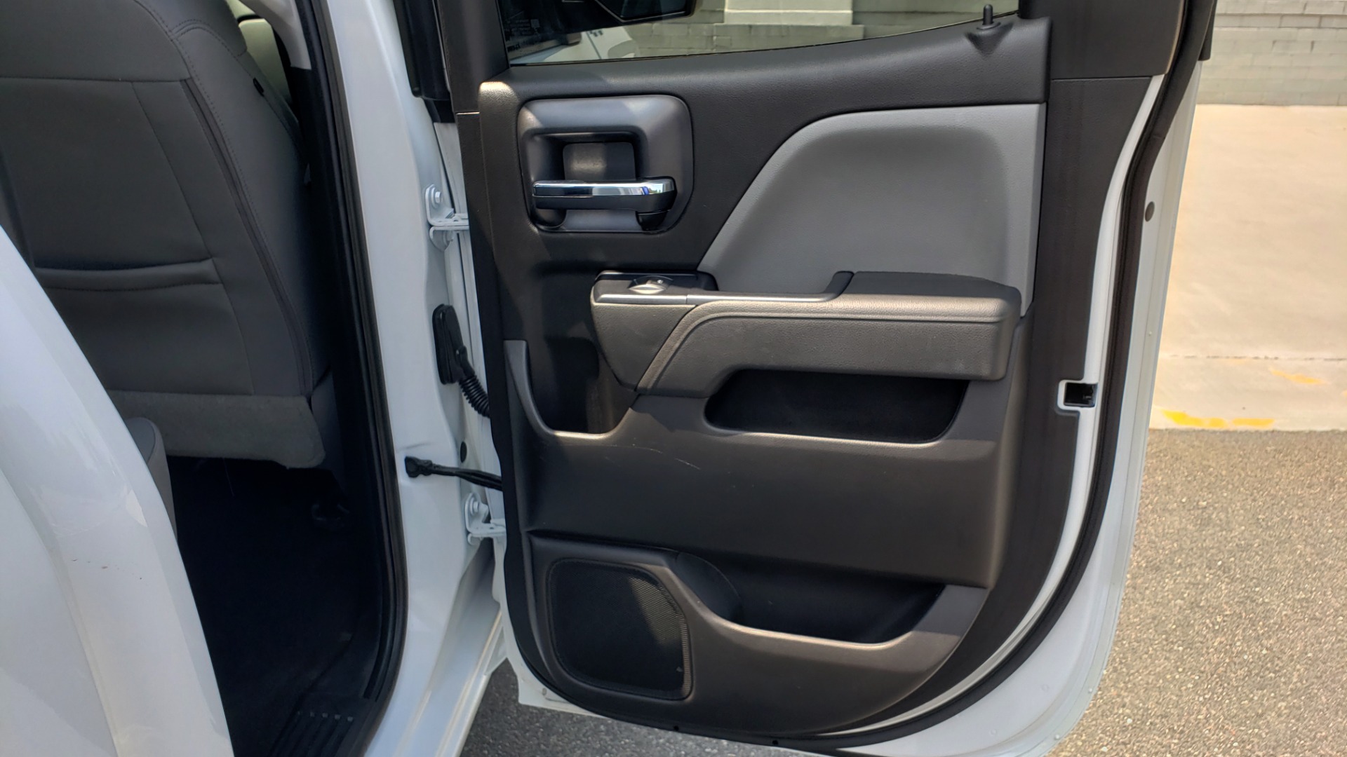 Used 2018 GMC SIERRA 1500 4WD DOUBLECAB / 143.5IN / 5.3L V8 / 6-SPD AUTO / REARVIEW for sale Sold at Formula Imports in Charlotte NC 28227 64