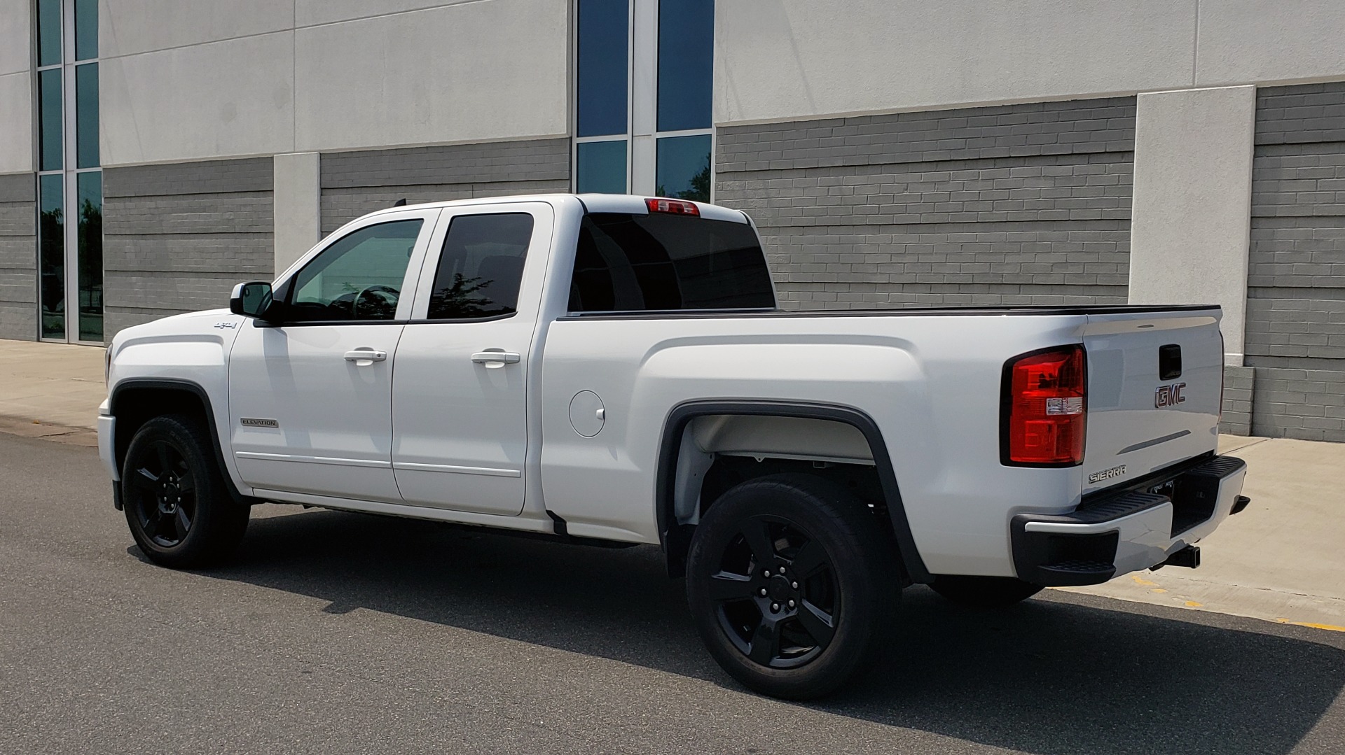 Used 2018 GMC SIERRA 1500 4WD DOUBLECAB / 143.5IN / 5.3L V8 / 6-SPD AUTO / REARVIEW for sale Sold at Formula Imports in Charlotte NC 28227 7