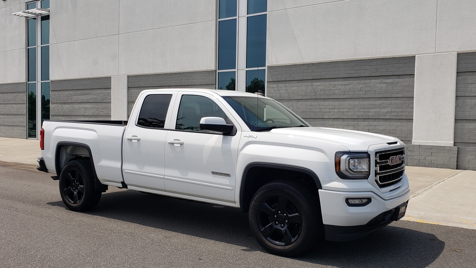 Used 2018 GMC SIERRA 1500 4WD DOUBLECAB / 143.5IN / 5.3L V8 / 6-SPD AUTO / REARVIEW for sale Sold at Formula Imports in Charlotte NC 28227 8