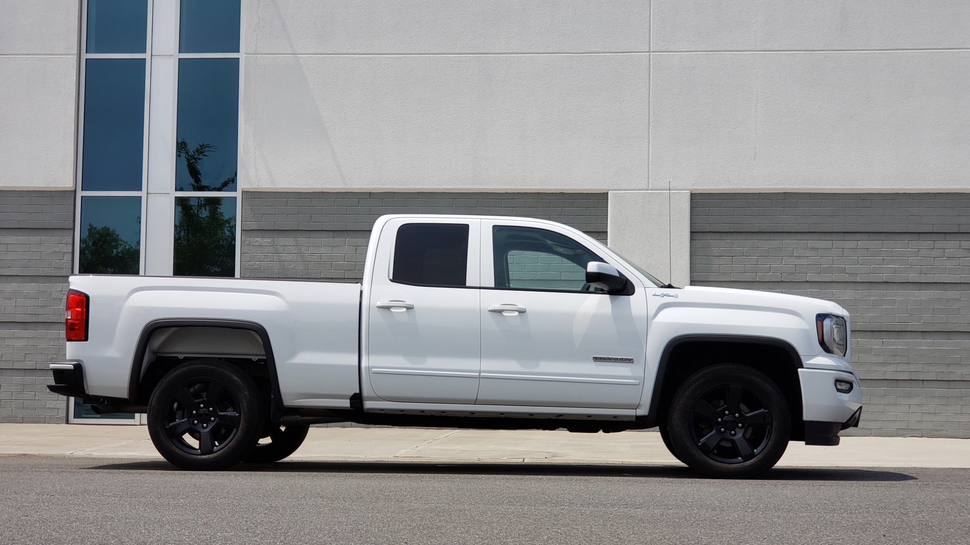 Used 2018 GMC SIERRA 1500 4WD DOUBLECAB / 143.5IN / 5.3L V8 / 6-SPD AUTO / REARVIEW for sale Sold at Formula Imports in Charlotte NC 28227 9
