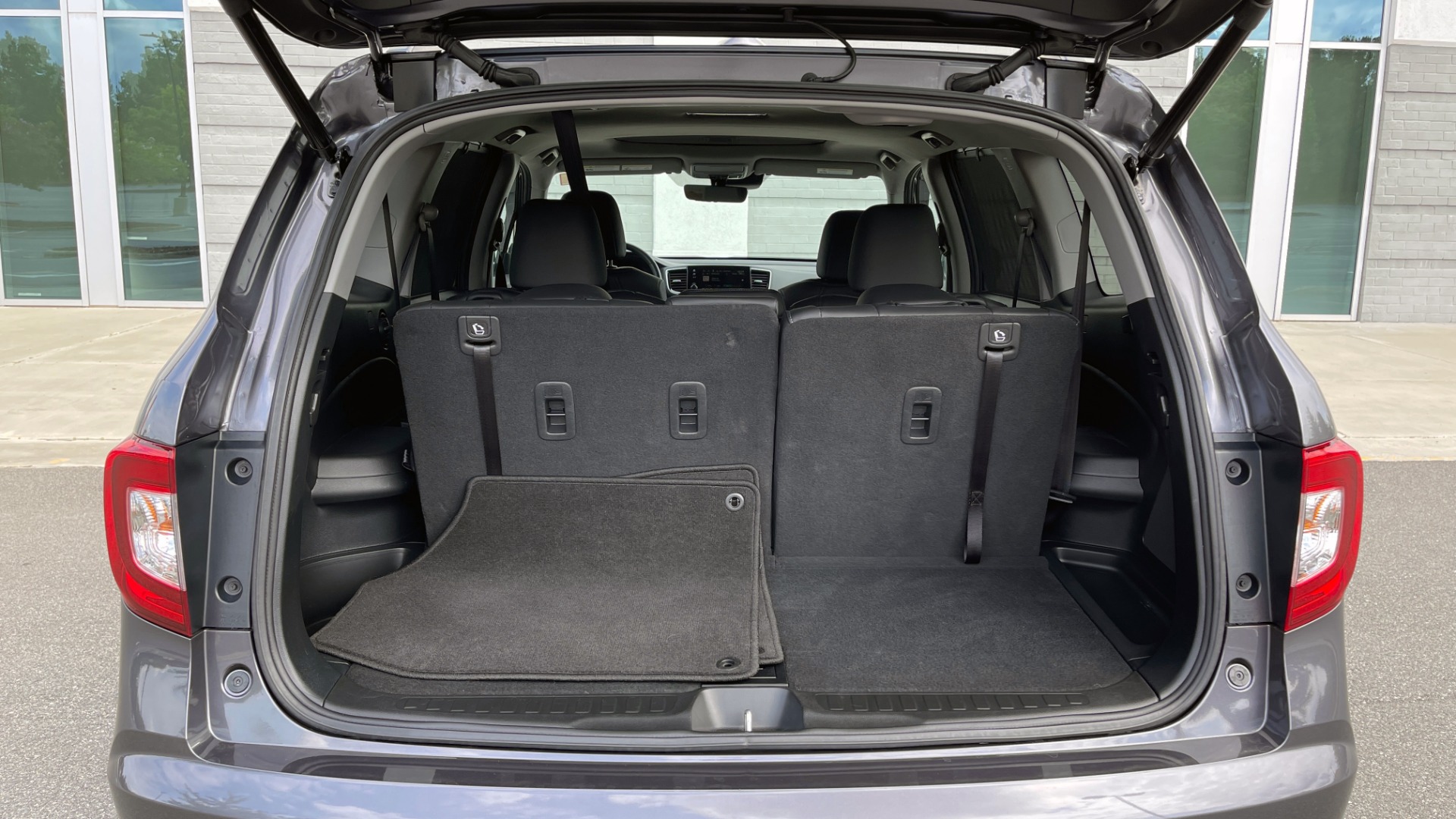 Used 2021 Honda PILOT SE / 3.5L V6 / 9-SPD AUTO / SUNROOF / 3-ROW / REARVIEW for sale Sold at Formula Imports in Charlotte NC 28227 17