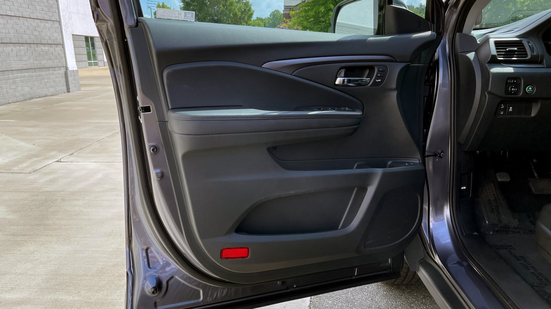 Used 2021 Honda PILOT SE / 3.5L V6 / 9-SPD AUTO / SUNROOF / 3-ROW / REARVIEW for sale Sold at Formula Imports in Charlotte NC 28227 23