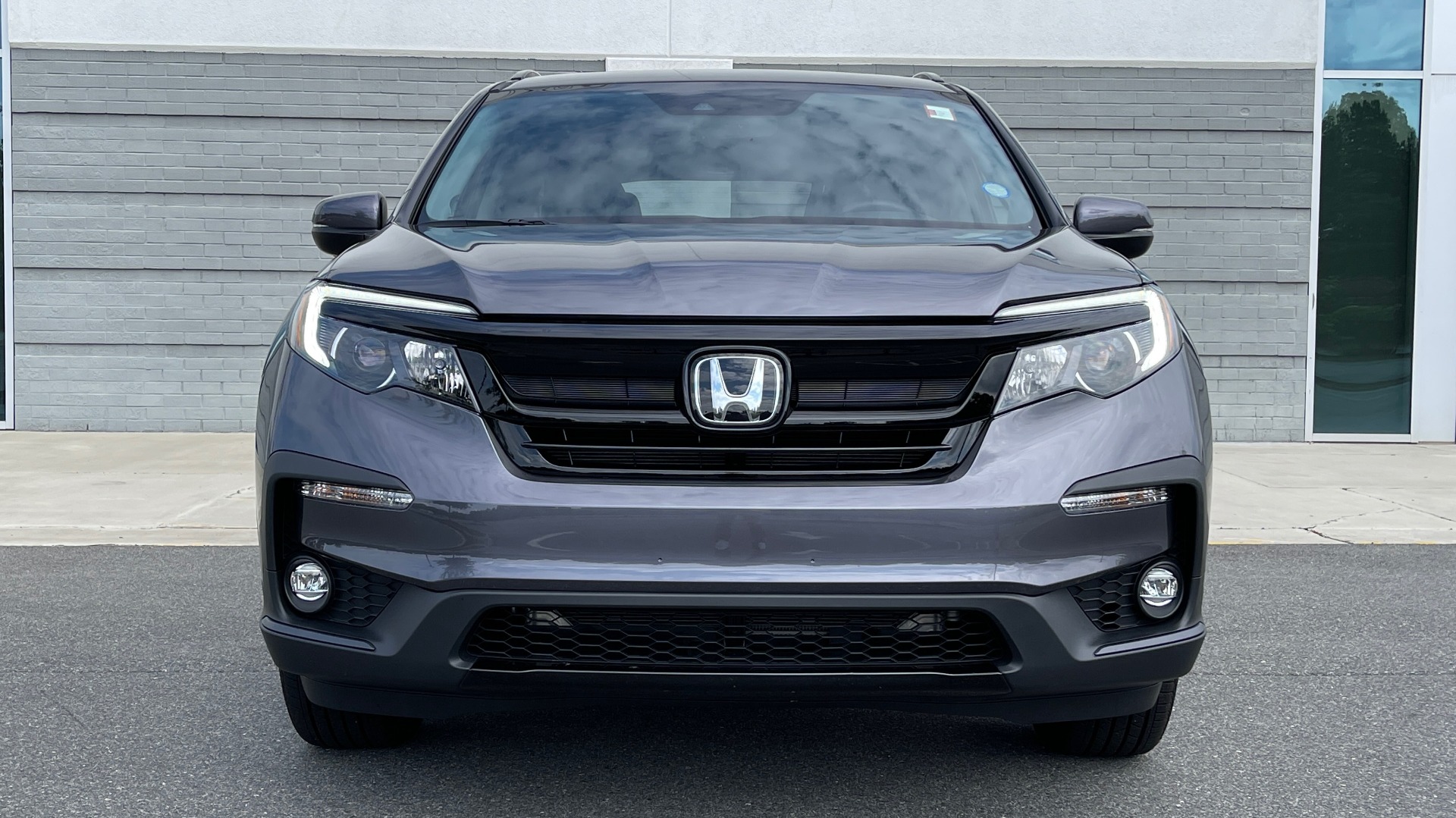 Used 2021 Honda PILOT SE / 3.5L V6 / 9-SPD AUTO / SUNROOF / 3-ROW / REARVIEW for sale Sold at Formula Imports in Charlotte NC 28227 4