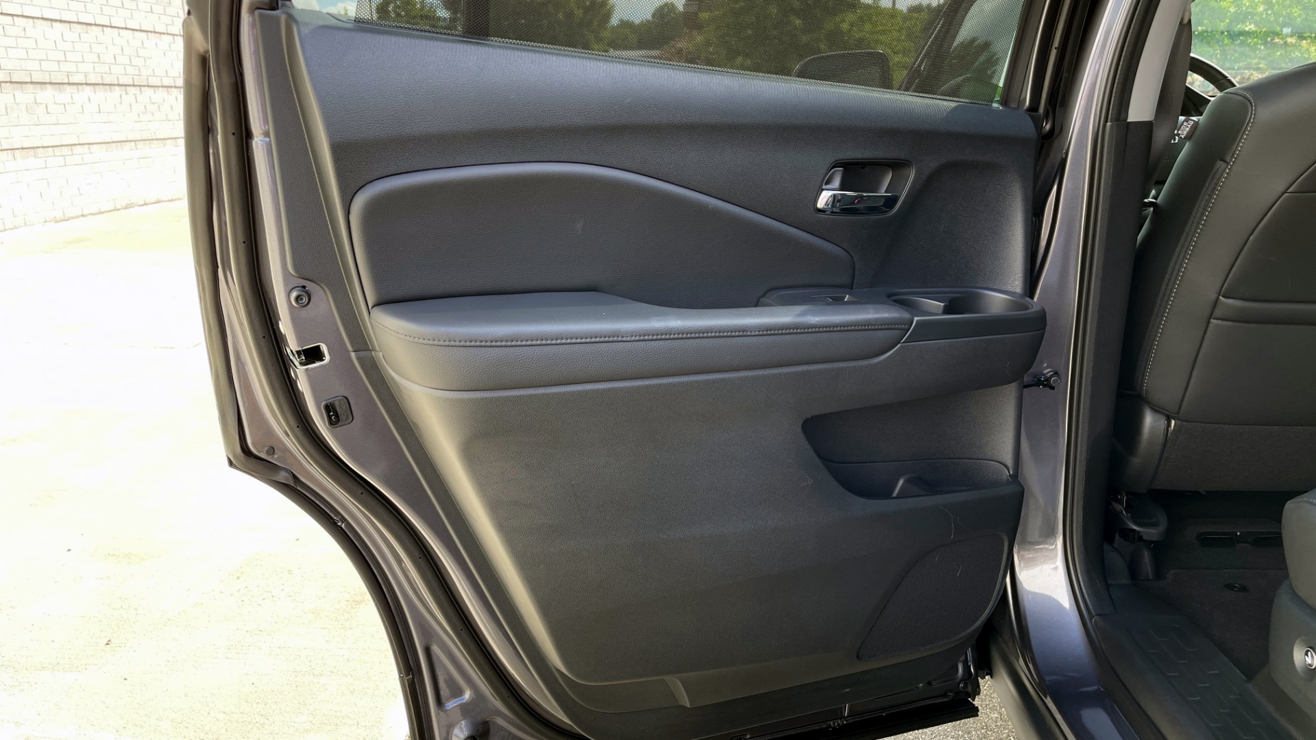 Used 2021 Honda PILOT SE / 3.5L V6 / 9-SPD AUTO / SUNROOF / 3-ROW / REARVIEW for sale Sold at Formula Imports in Charlotte NC 28227 47