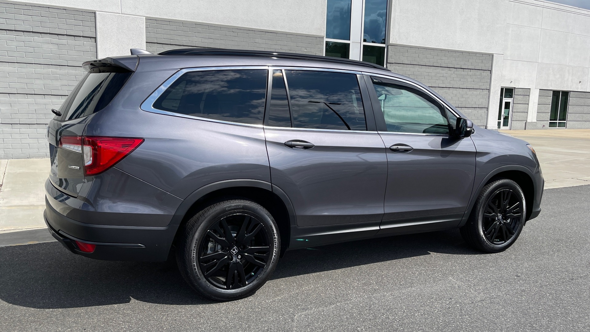Used 2021 Honda PILOT SE / 3.5L V6 / 9-SPD AUTO / SUNROOF / 3-ROW / REARVIEW for sale Sold at Formula Imports in Charlotte NC 28227 6