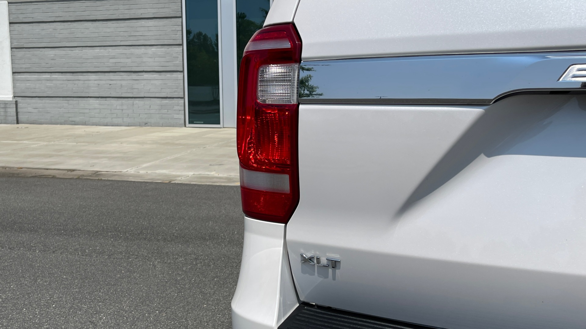 Used 2019 Ford EXPEDITION MAX XLT / 3.5L ECOBOOST / NAV / PANO-ROOF / 3-ROWS / REARVIEW for sale Sold at Formula Imports in Charlotte NC 28227 19
