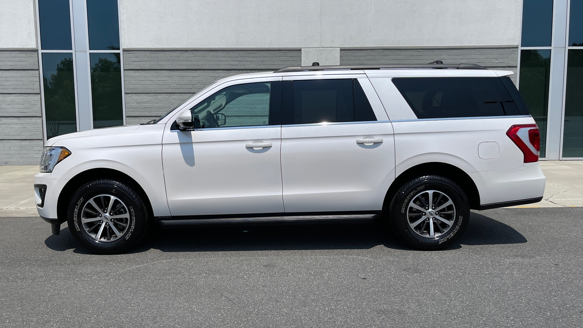 Used 2019 Ford EXPEDITION MAX XLT / 3.5L ECOBOOST / NAV / PANO-ROOF / 3-ROWS / REARVIEW for sale Sold at Formula Imports in Charlotte NC 28227 4
