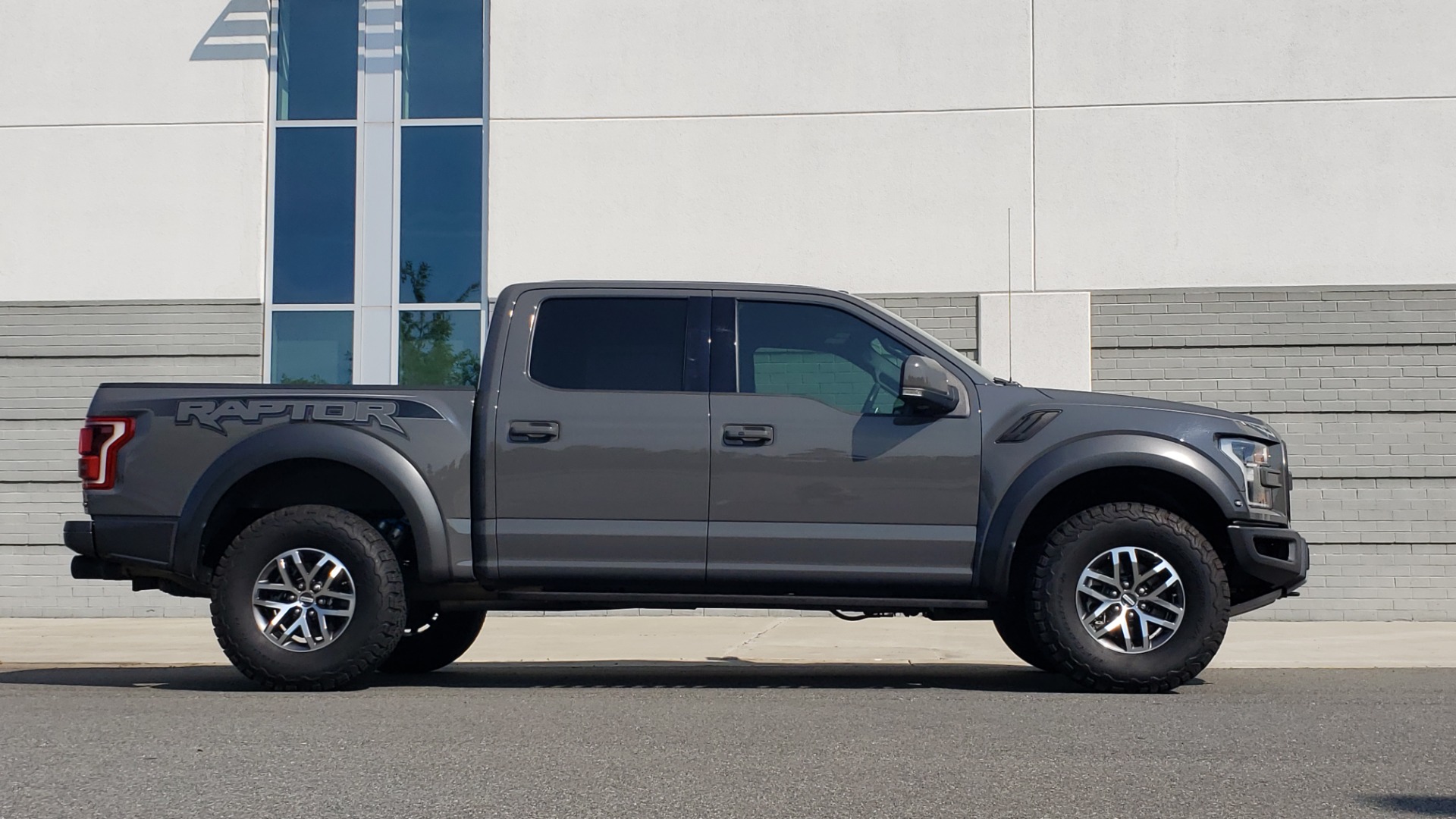 Used 2018 Ford F-150 RAPTOR 4X4 SUPERCREW / NAV / PANO-ROOF / REARVIEW for sale Sold at Formula Imports in Charlotte NC 28227 10