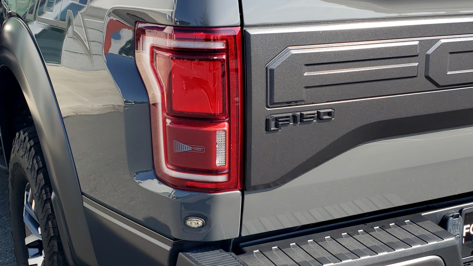Used 2018 Ford F-150 RAPTOR 4X4 SUPERCREW / NAV / PANO-ROOF / REARVIEW for sale Sold at Formula Imports in Charlotte NC 28227 33