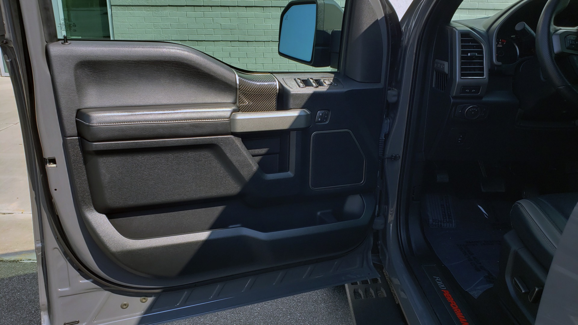 Used 2018 Ford F-150 RAPTOR 4X4 SUPERCREW / NAV / PANO-ROOF / REARVIEW for sale Sold at Formula Imports in Charlotte NC 28227 37
