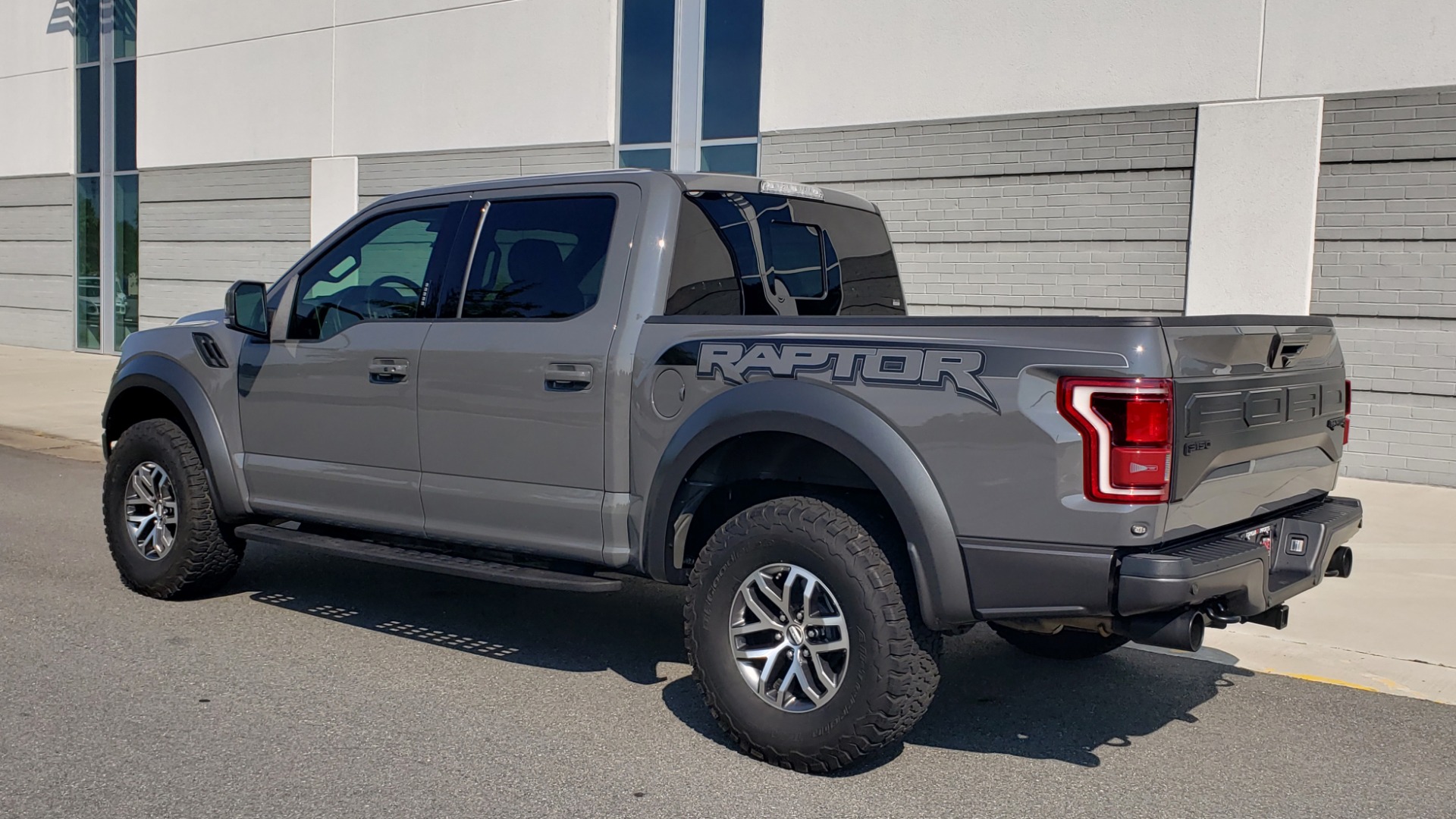 Used 2018 Ford F-150 RAPTOR 4X4 SUPERCREW / NAV / PANO-ROOF / REARVIEW for sale Sold at Formula Imports in Charlotte NC 28227 7