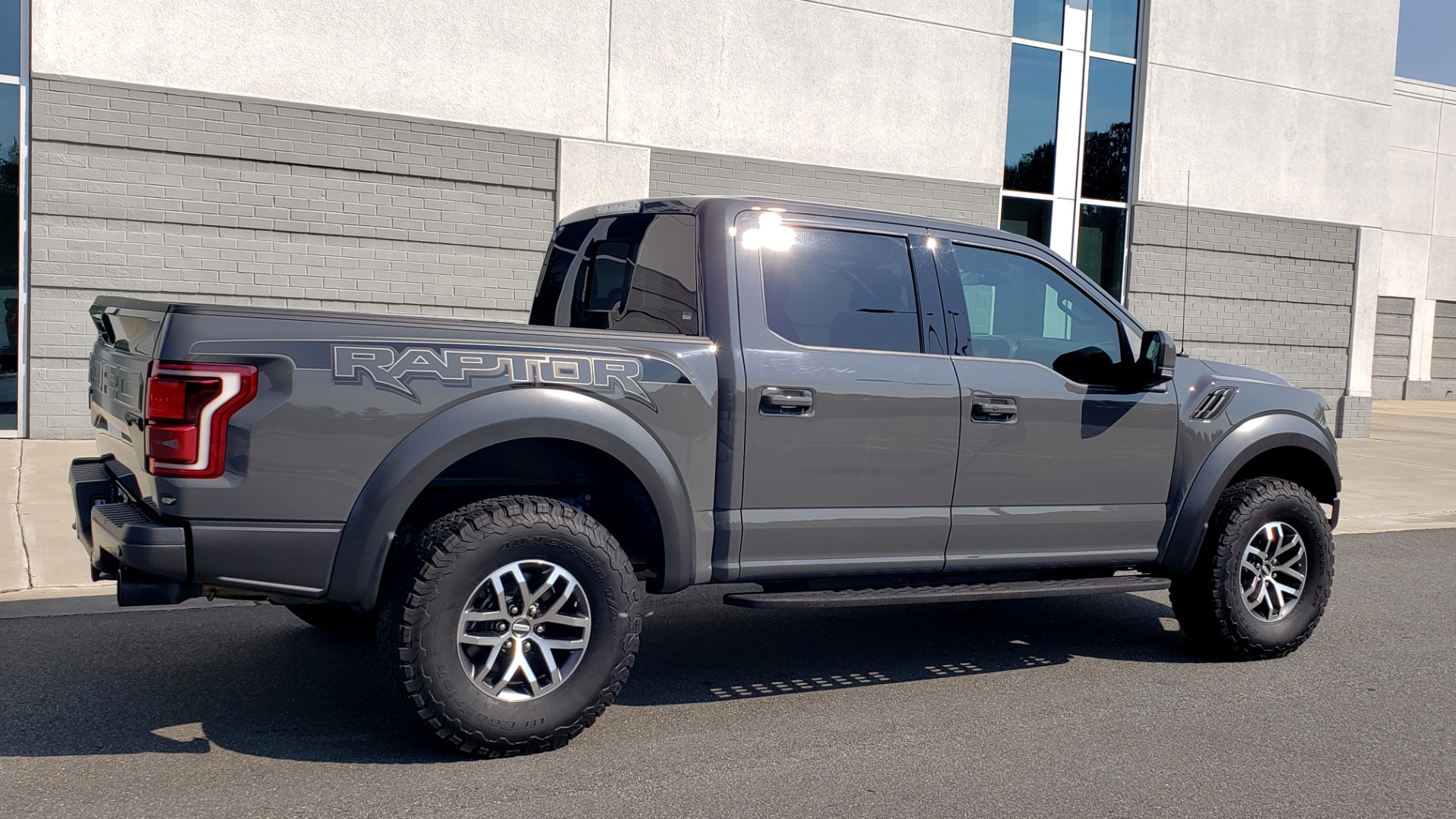 Used 2018 Ford F-150 RAPTOR 4X4 SUPERCREW / NAV / PANO-ROOF / REARVIEW for sale Sold at Formula Imports in Charlotte NC 28227 9