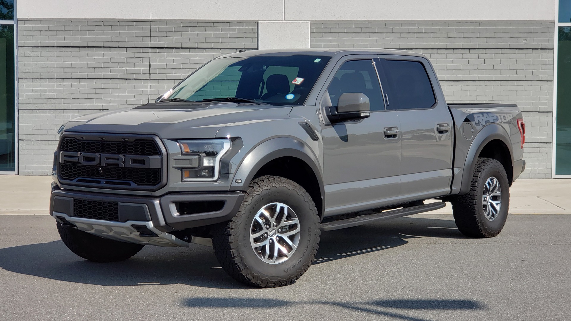 Used 2018 Ford F-150 RAPTOR 4X4 SUPERCREW / NAV / PANO-ROOF / REARVIEW for sale Sold at Formula Imports in Charlotte NC 28227 1