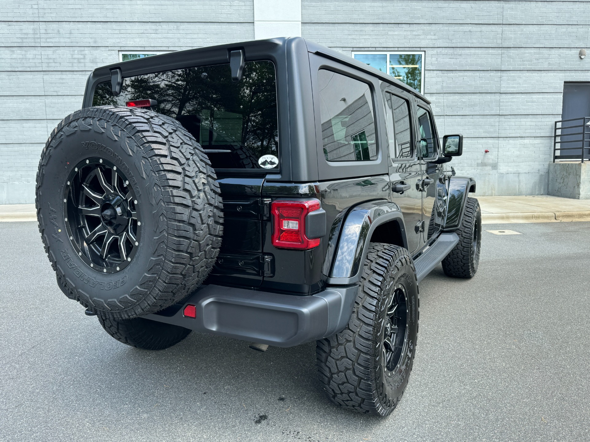 Used 2018 Jeep WRANGLER UNLIMITED SAHARA 4X4 / MANUAL / NAV / ALPINE / FREEDOM TOP / REARVIEW for sale Sold at Formula Imports in Charlotte NC 28227 11