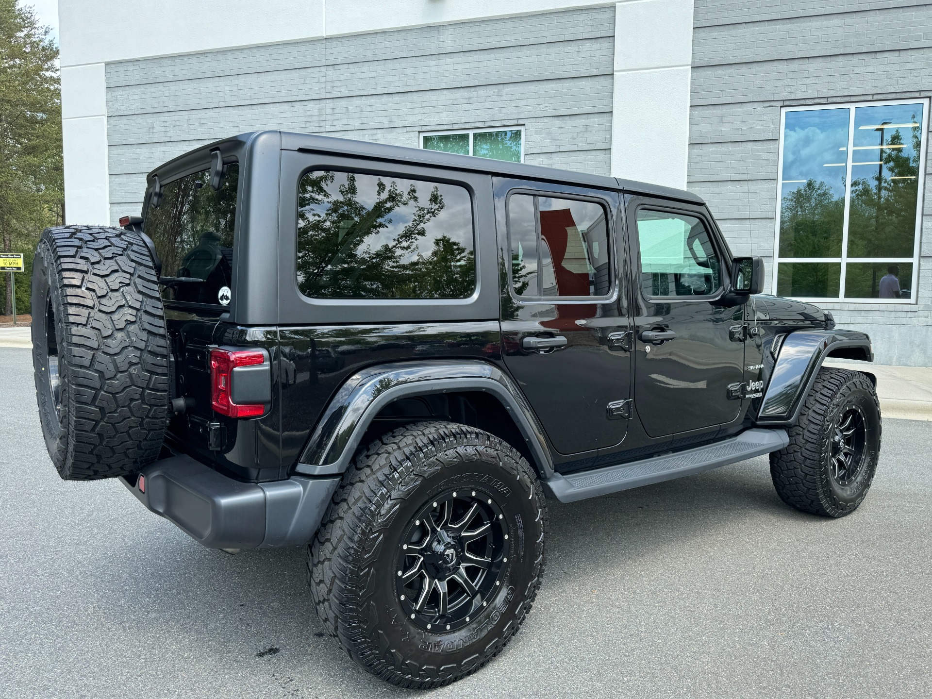 Used 2018 Jeep WRANGLER UNLIMITED SAHARA 4X4 / MANUAL / NAV / ALPINE / FREEDOM TOP / REARVIEW for sale Sold at Formula Imports in Charlotte NC 28227 12